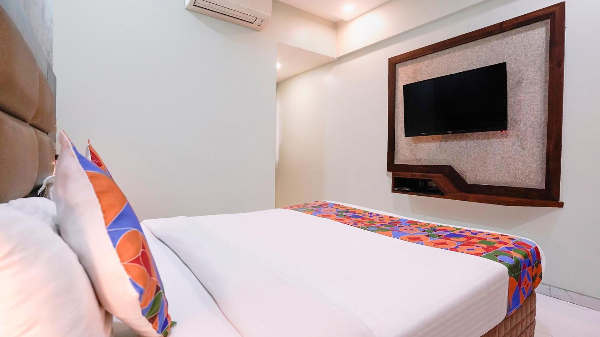 Fabhotel Prasad International 2*