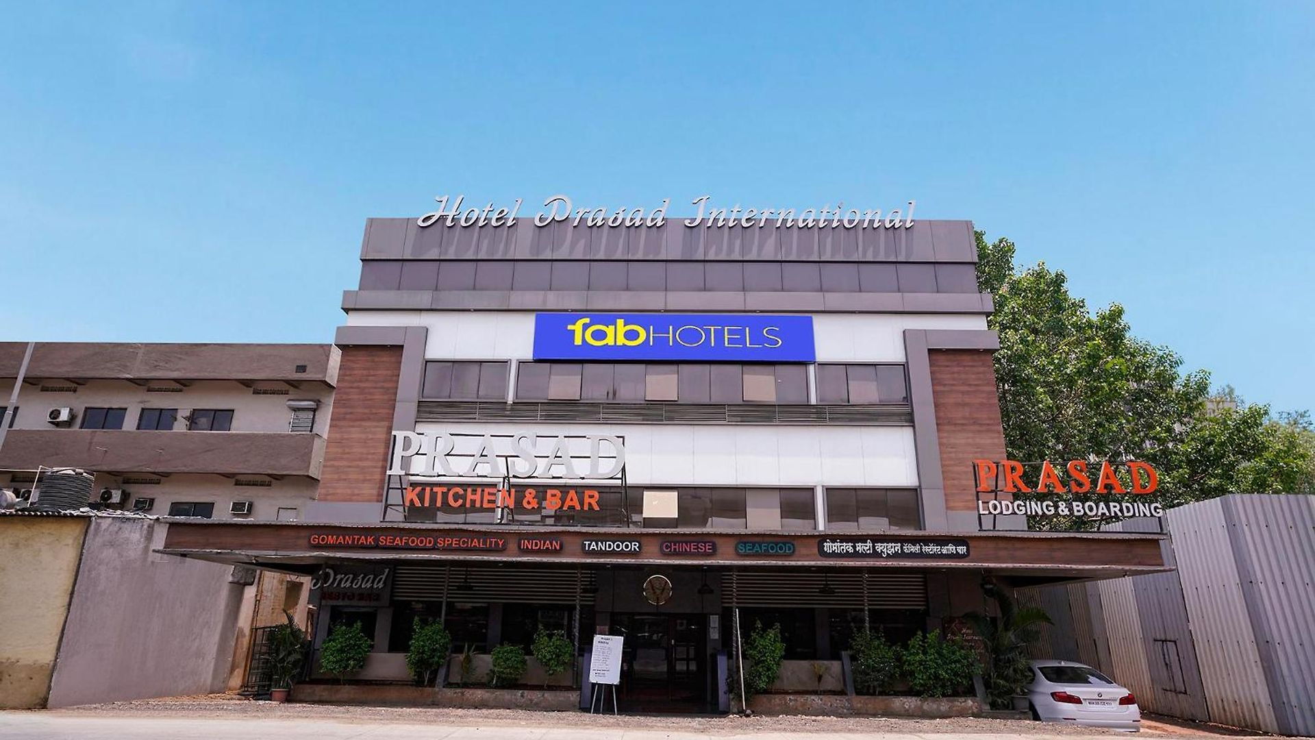 Hotel Fabhotel Prasad International