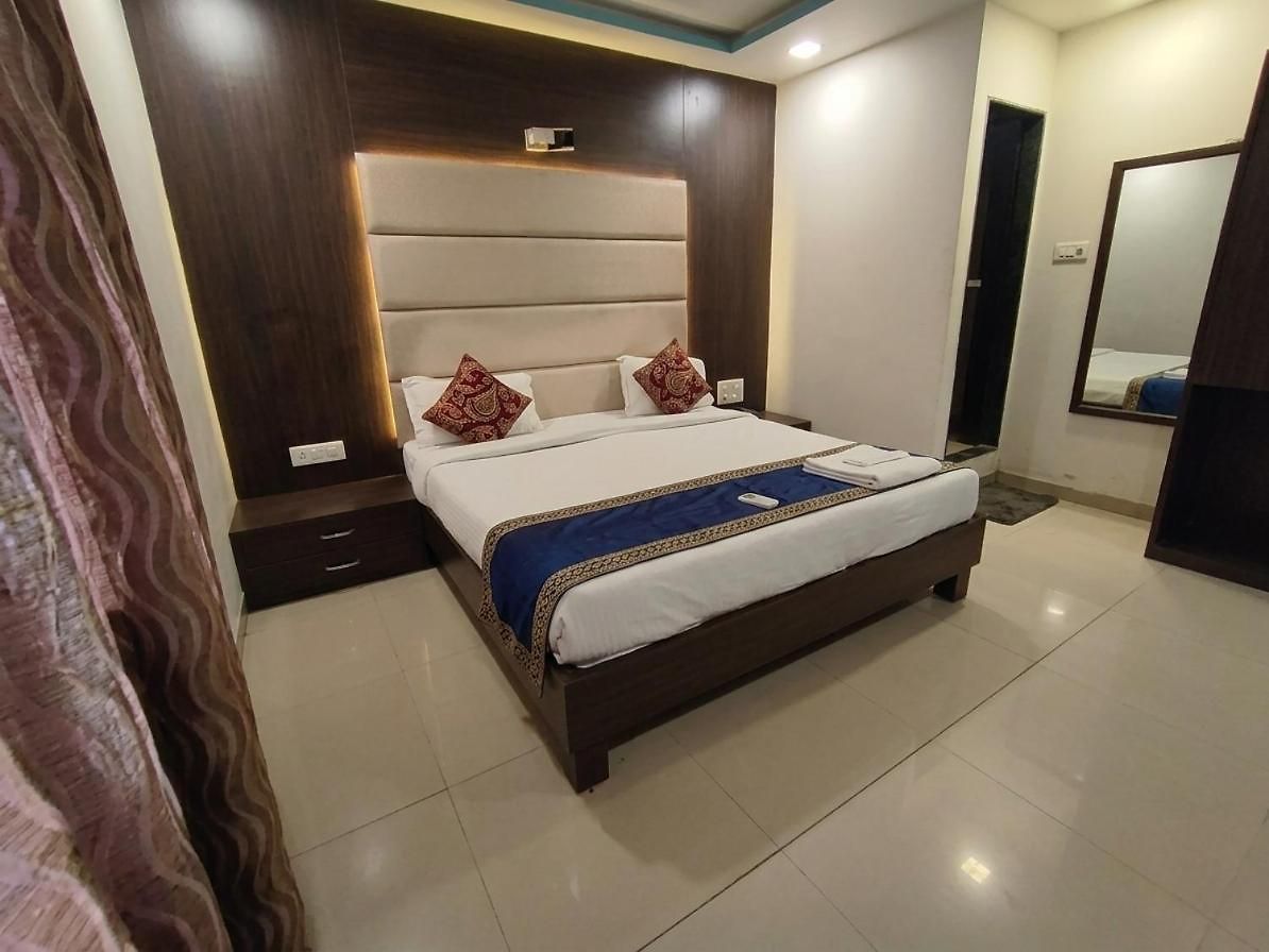 Hotel Airport International - Near Airport , Bkc Visa Consulate, Jio Convention Center