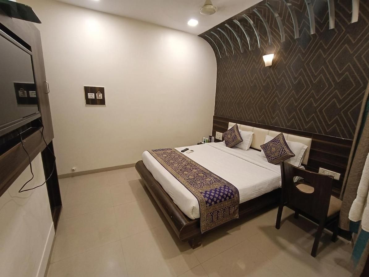 Airport International - Near Airport , Bkc Visa Consulate, Jio Convention Center Hotel