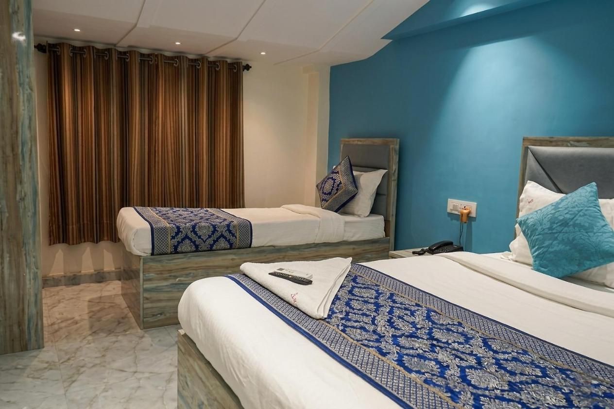 Airport International - Near Airport , Bkc Visa Consulate, Jio Convention Center Hotel 3*