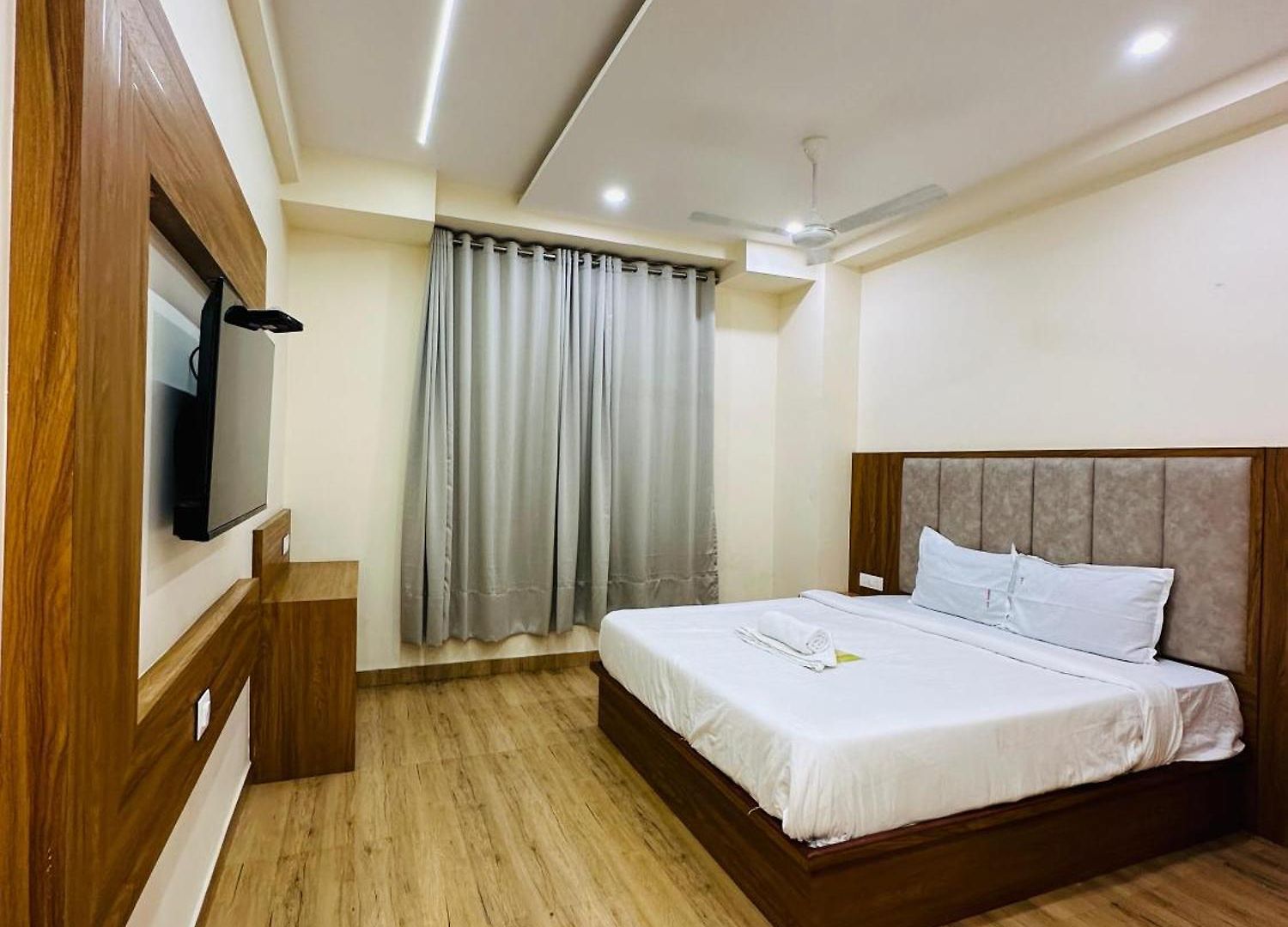 Breeze Bay Bkc - Near Us Embassy 3*