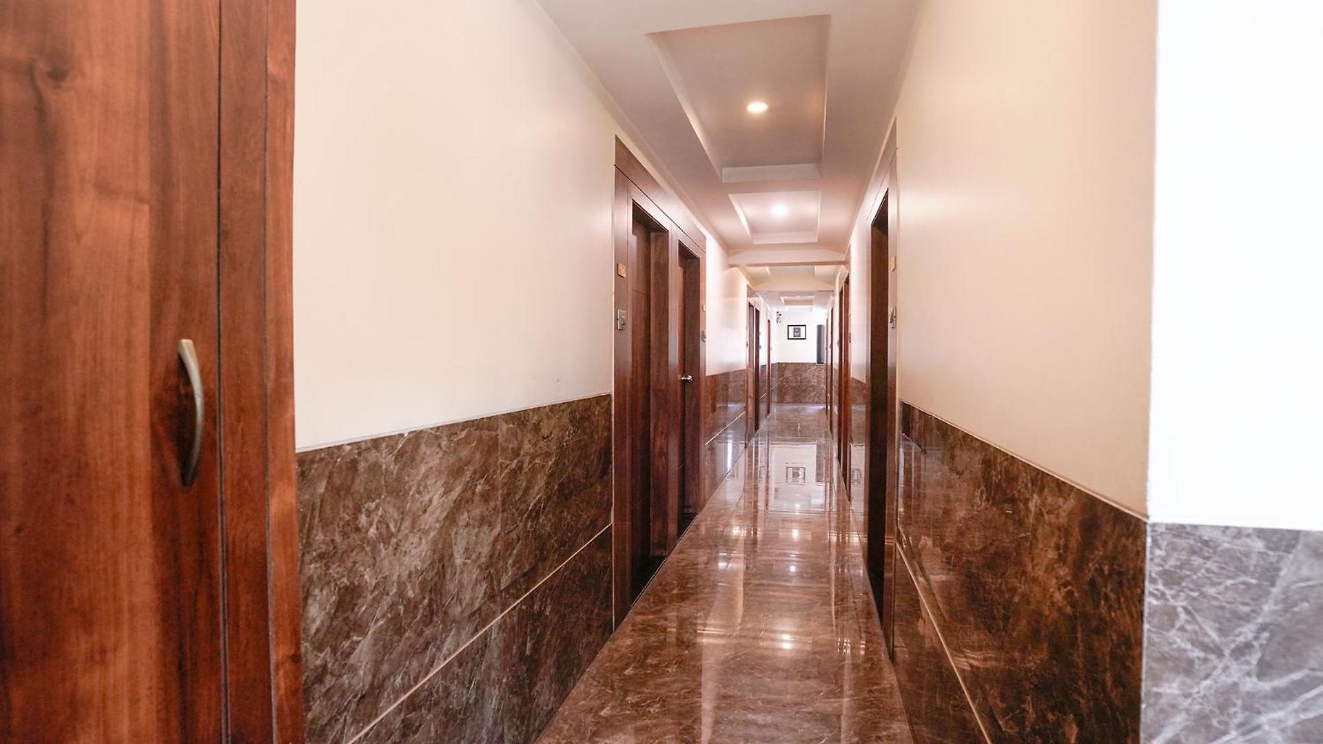 Fabhotel Prasad International