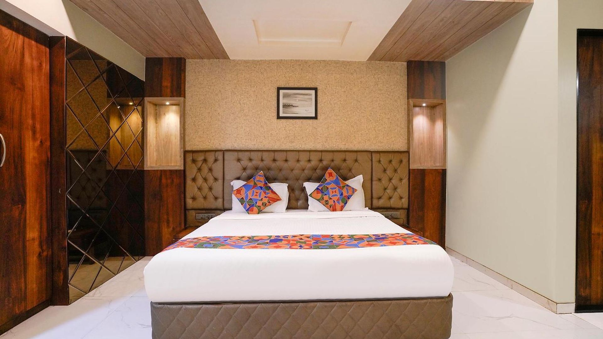 Fabhotel Prasad International 2*