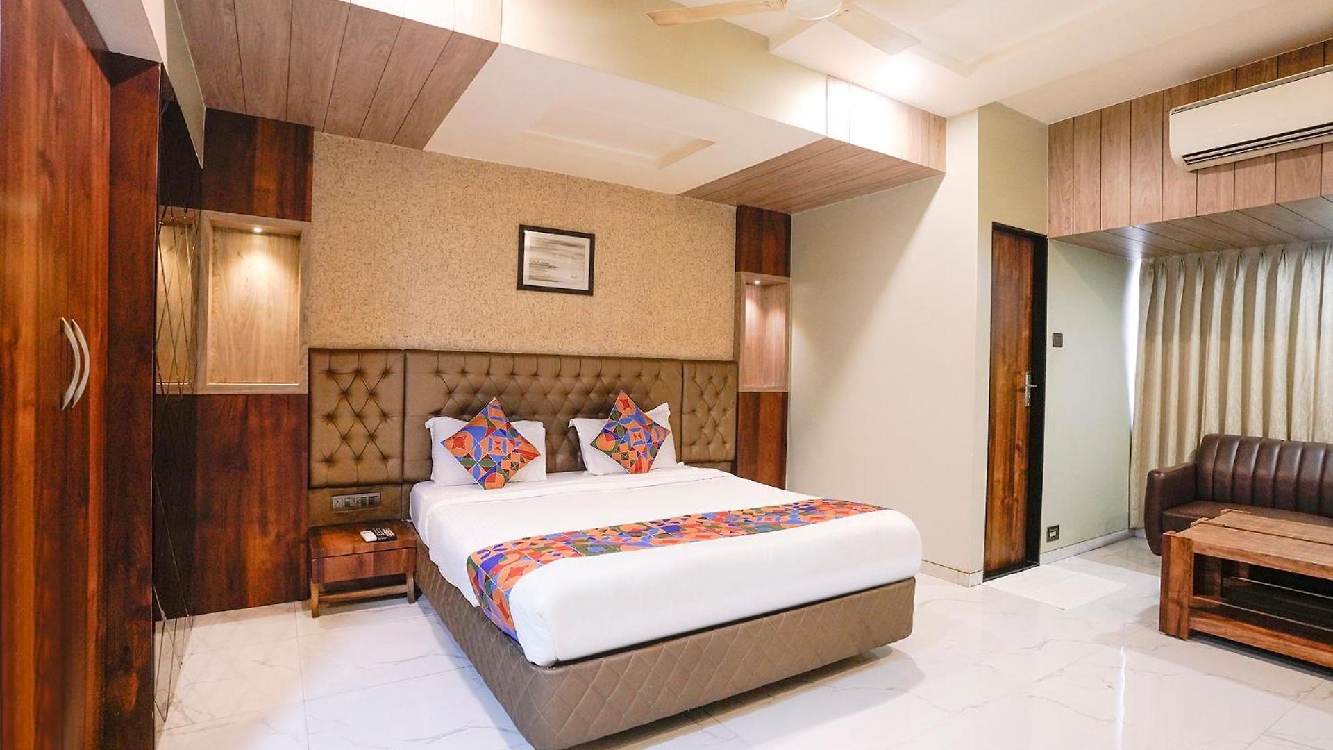 Fabhotel Prasad International 2*