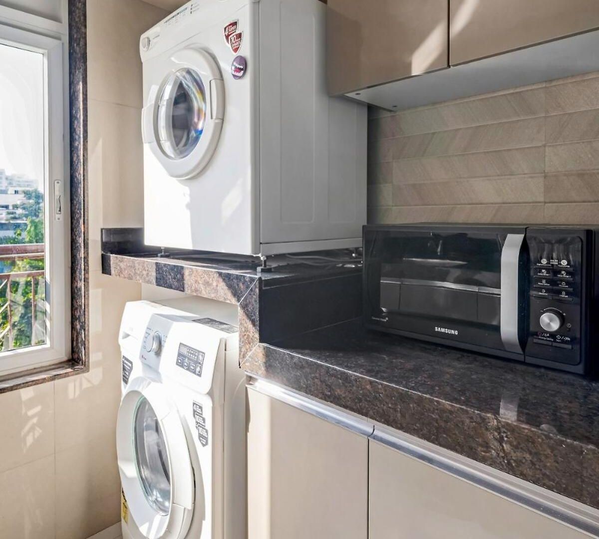 Zen B - Stylish Private In Shared 3bhk