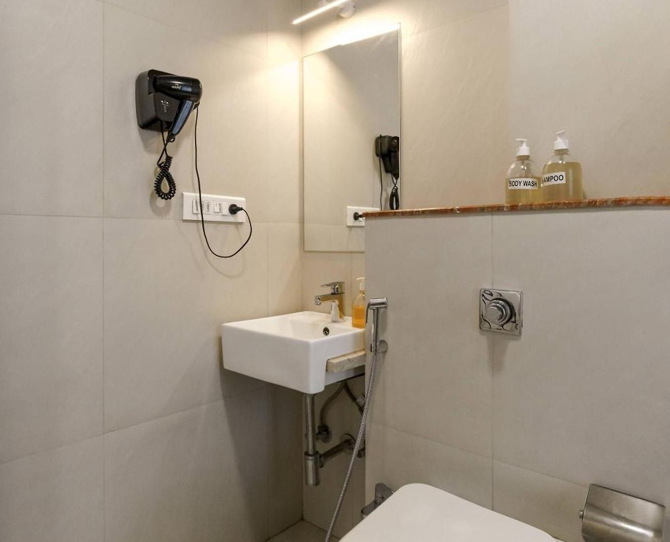 Zen C - Private In Shared 3bhk Mumbai