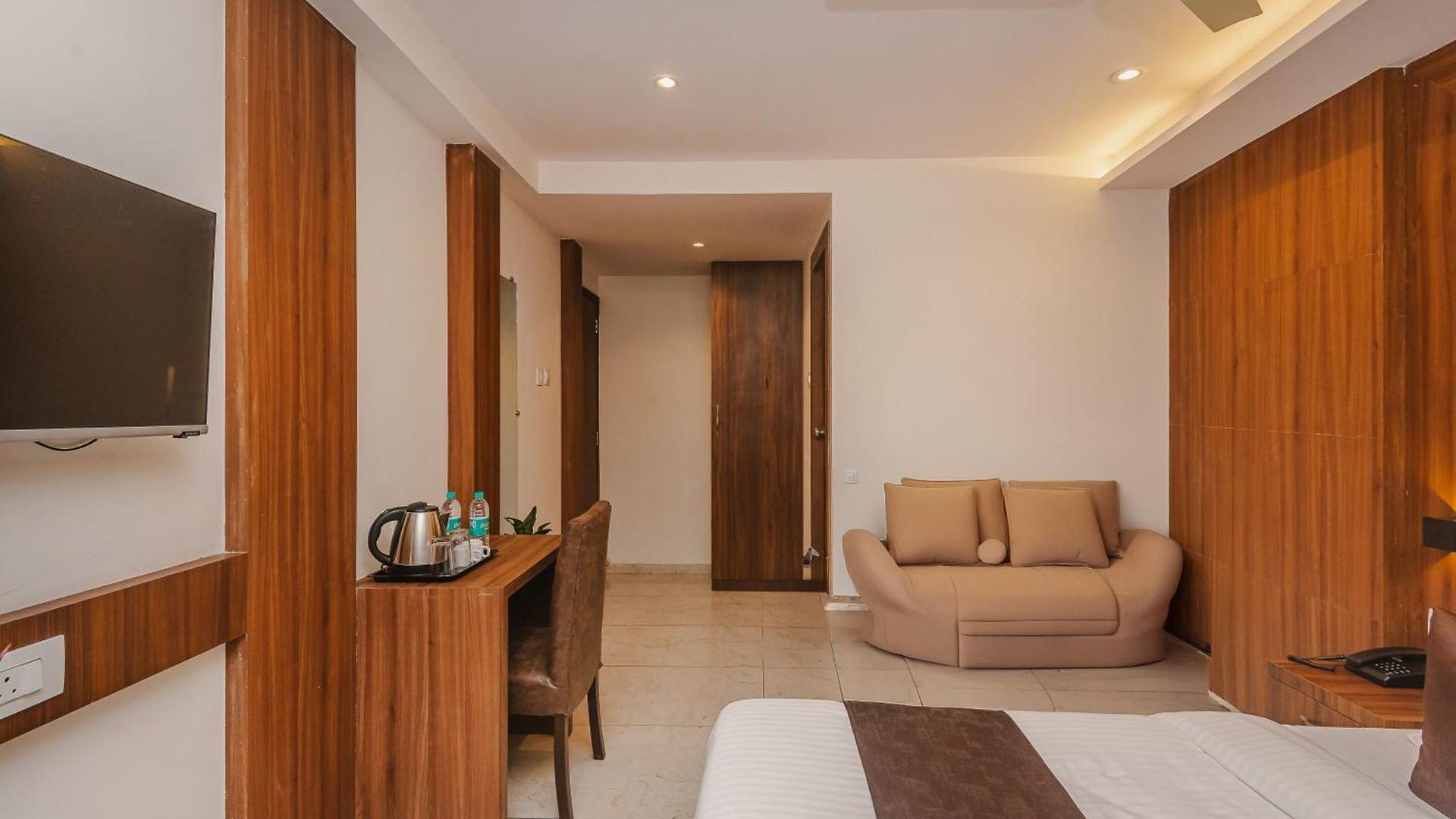 Zillion International Near Us Consulate B K C Near Airport Hotel 3*