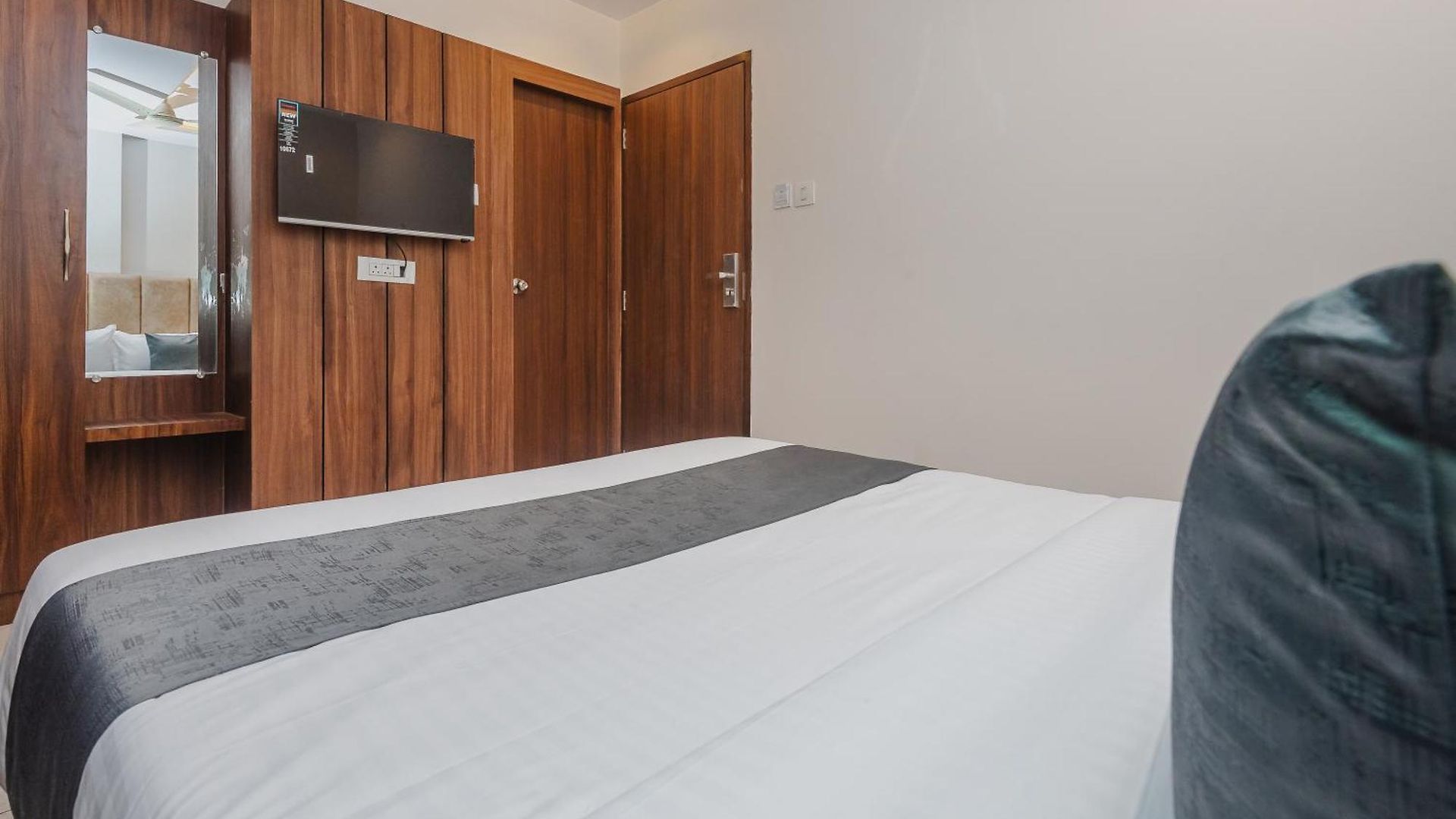 Zillion International Near Us Consulate B K C Near Airport Hotel 3*