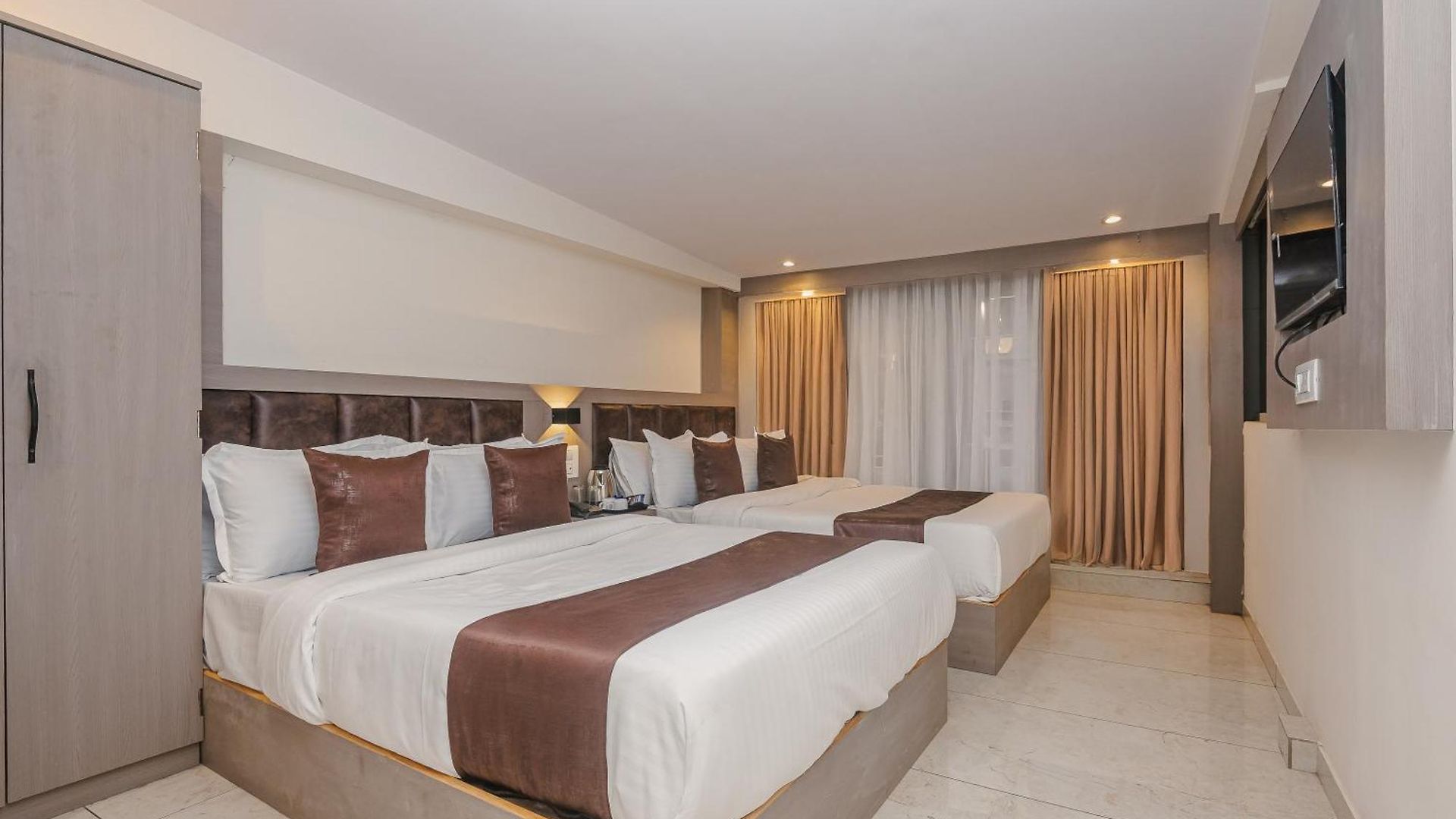 Zillion International Near Us Consulate B K C Near Airport Hotel 3*