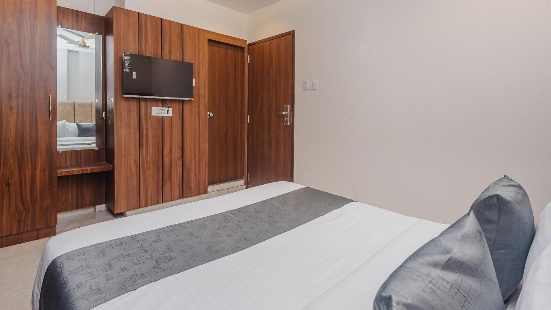 Hotel Zillion International Near Us Consulate B K C Near Airport