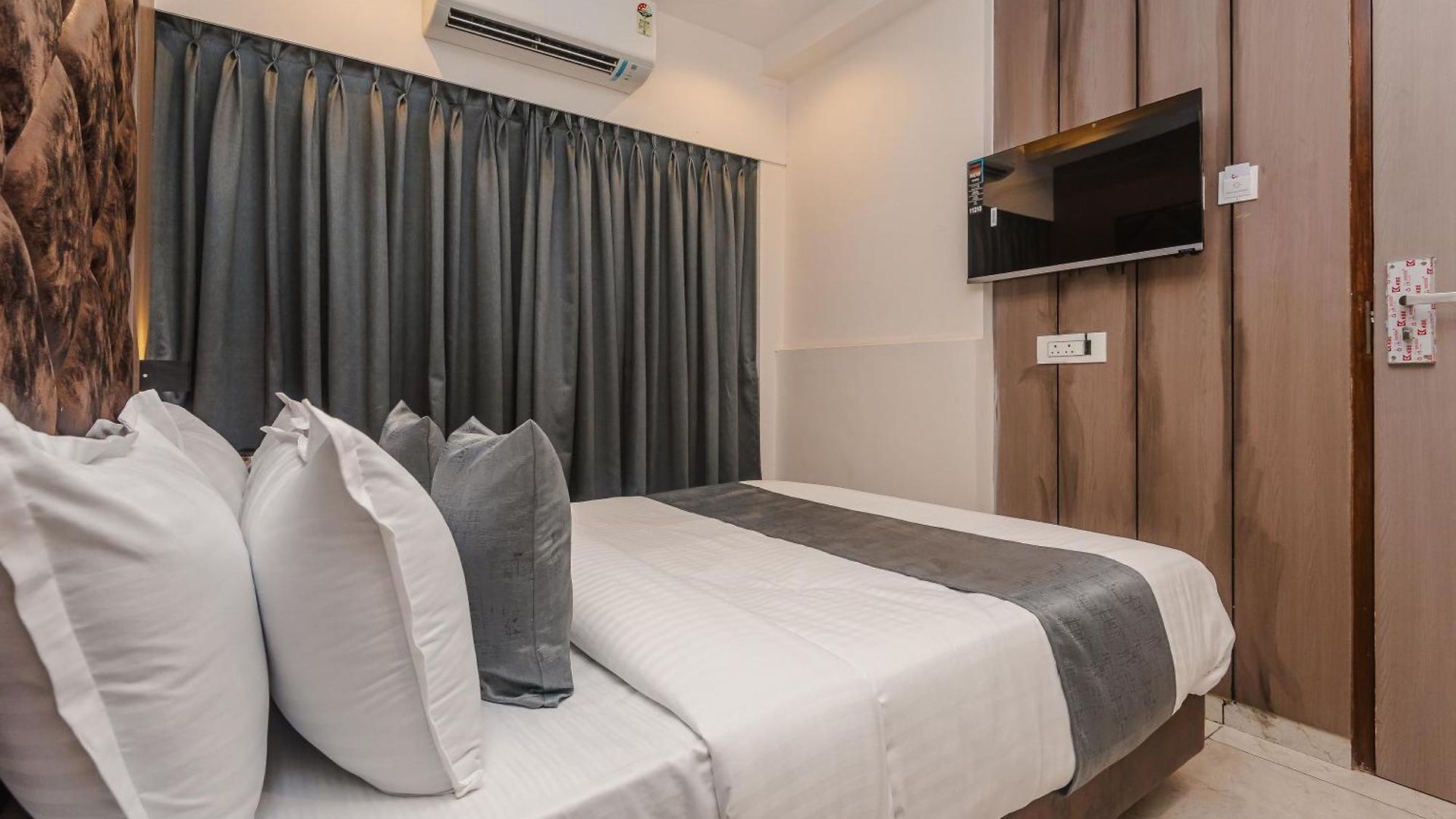 Zillion International Near Us Consulate B K C Near Airport Hotel 3*
