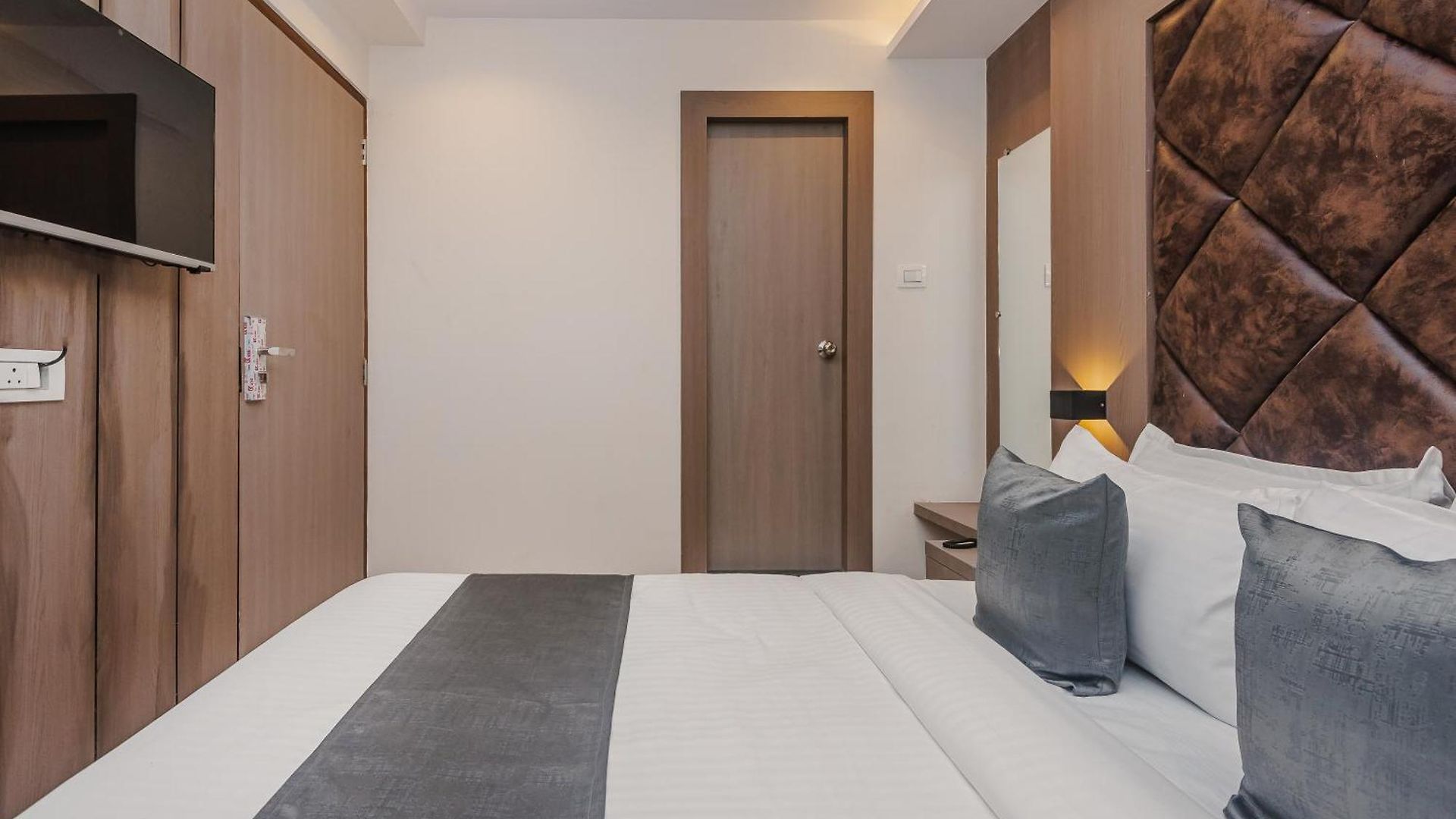 Hotel Zillion International Near Us Consulate B K C Near Airport 3*