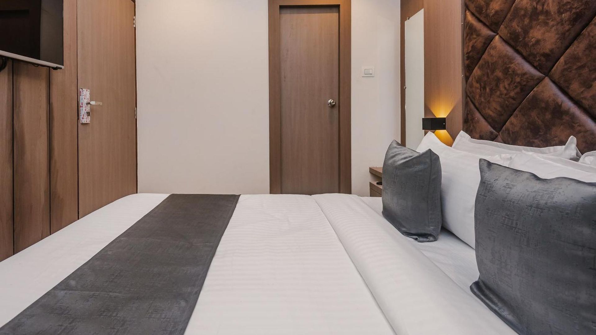 Hotel Zillion International Near Us Consulate B K C Near Airport