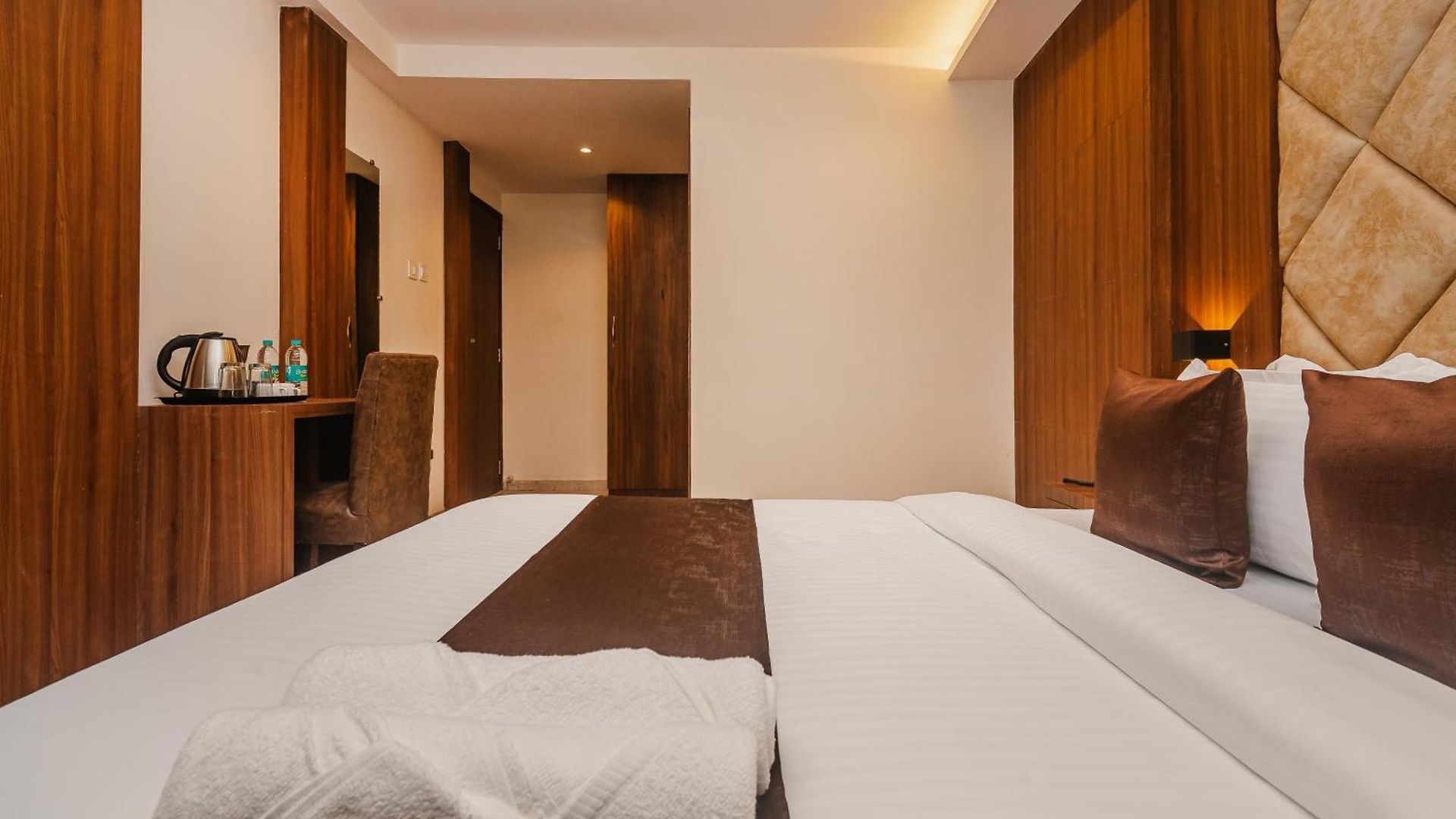 Hotel Zillion International Near Us Consulate B K C Near Airport 3*