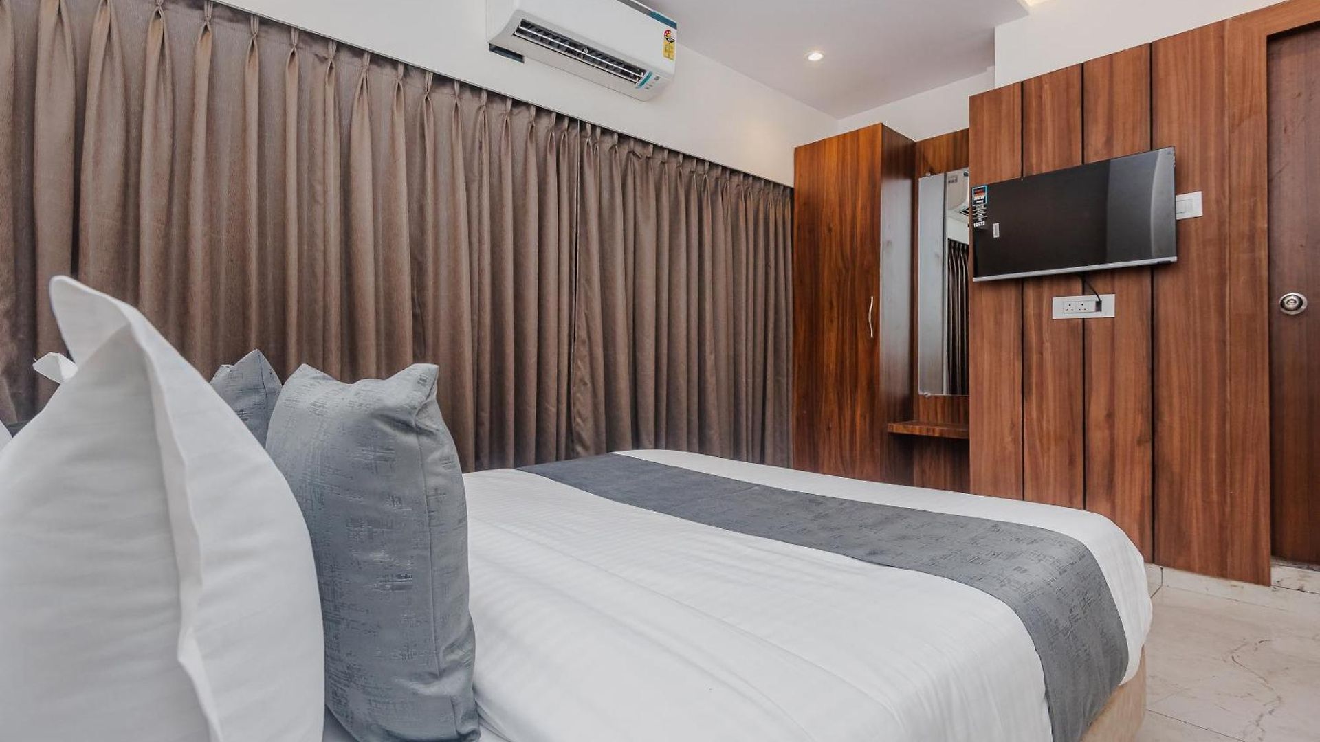 Zillion International Near Us Consulate B K C Near Airport Mumbai