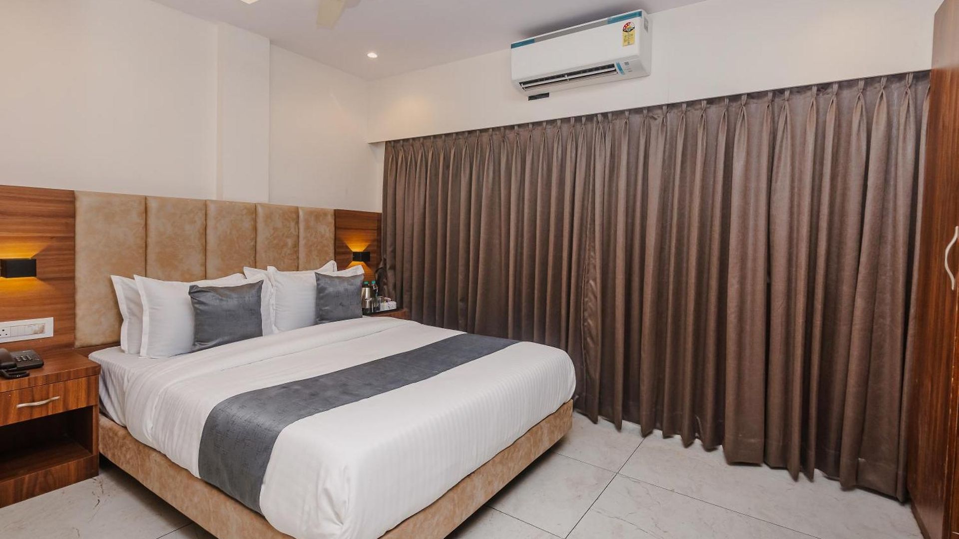 Hotel Zillion International Near Us Consulate B K C Near Airport