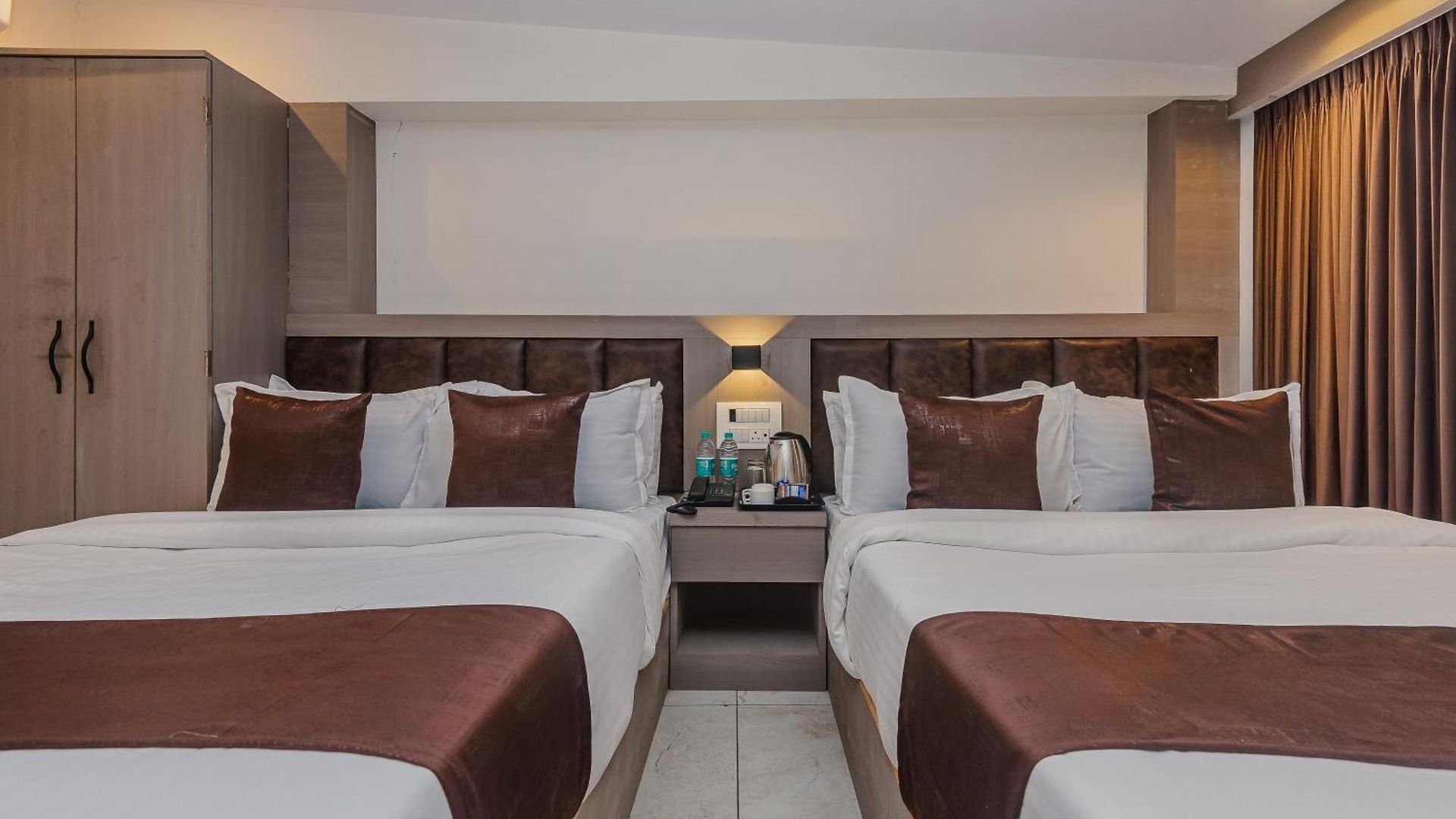 Hotel Zillion International Near Us Consulate B K C Near Airport 3*