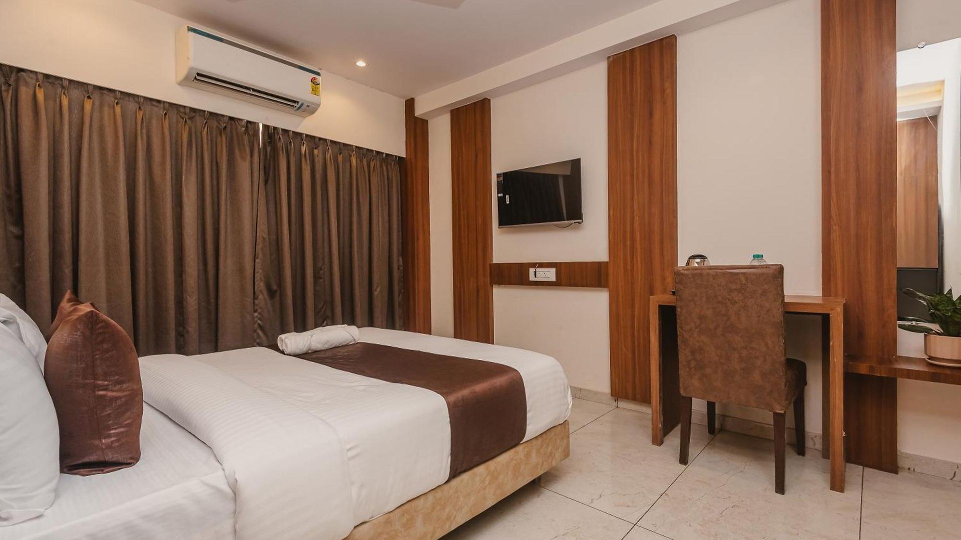 Zillion International Near Us Consulate B K C Near Airport Hotel 3*