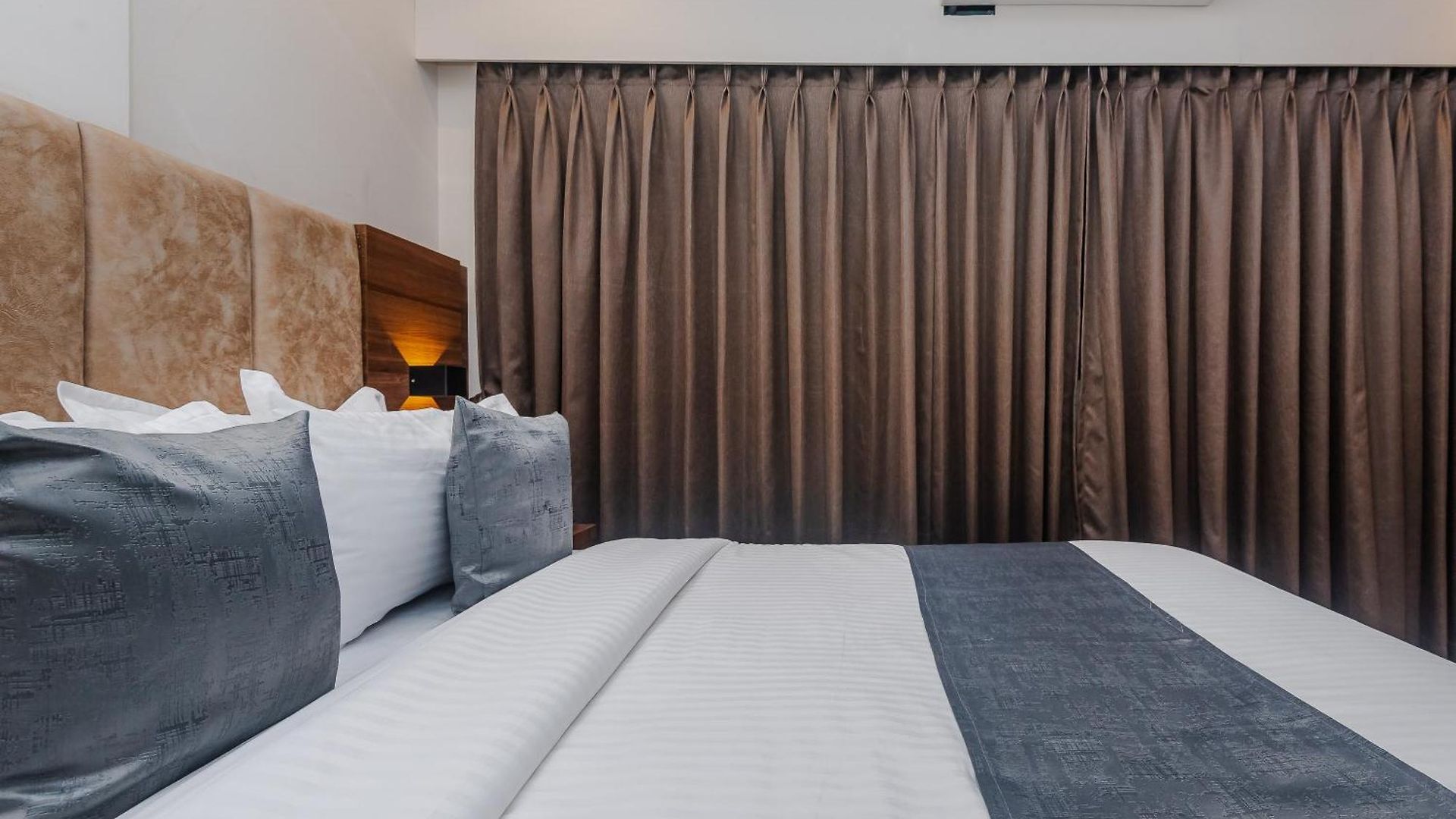 Hotel Zillion International Near Us Consulate B K C Near Airport 3*