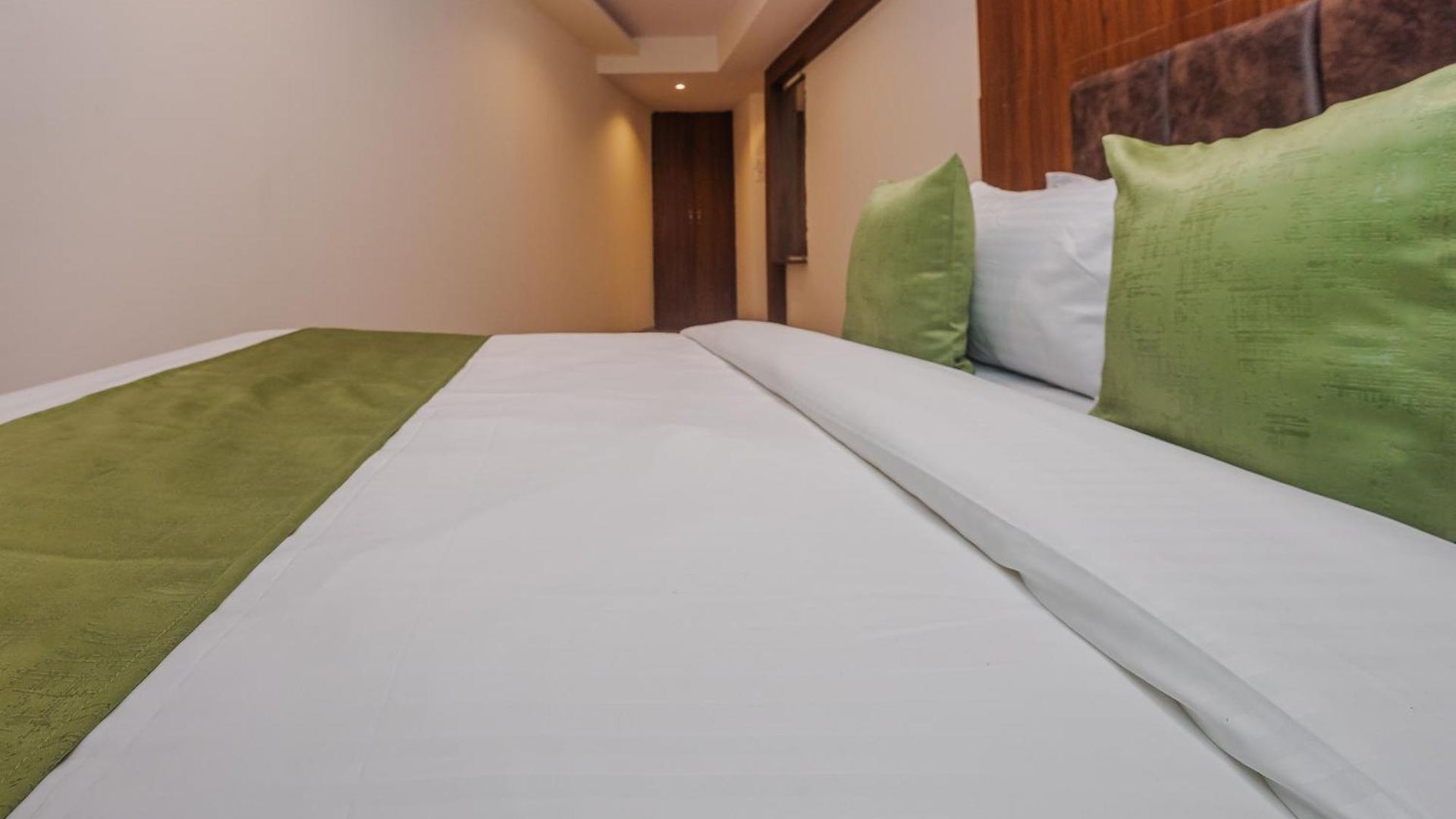 Hotel Zillion International Near Us Consulate B K C Near Airport 3*