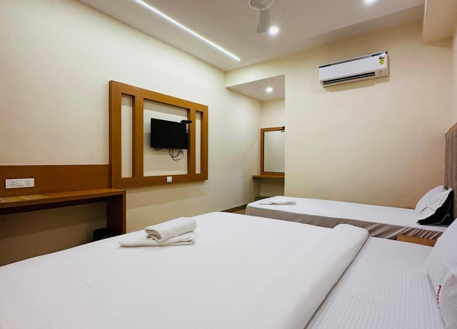 Hotel Breeze Bay Bkc - Near Us Embassy 3*