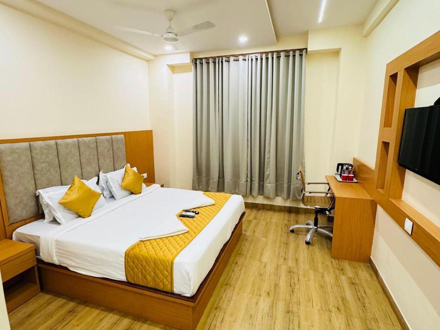 Hotel Breeze Bay Bkc - Near Us Embassy 3*