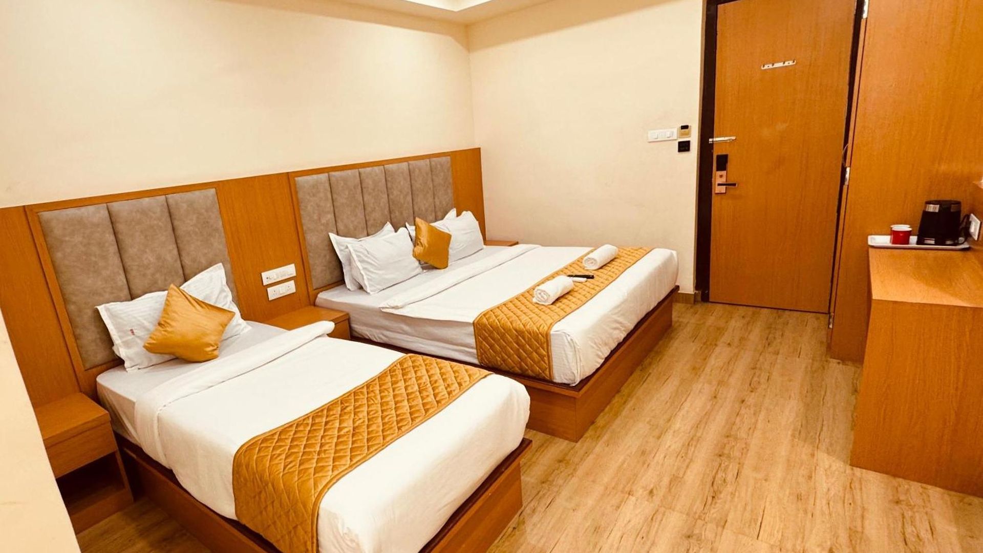 Breeze Bay Bkc - Near Us Embassy Hotel 3*