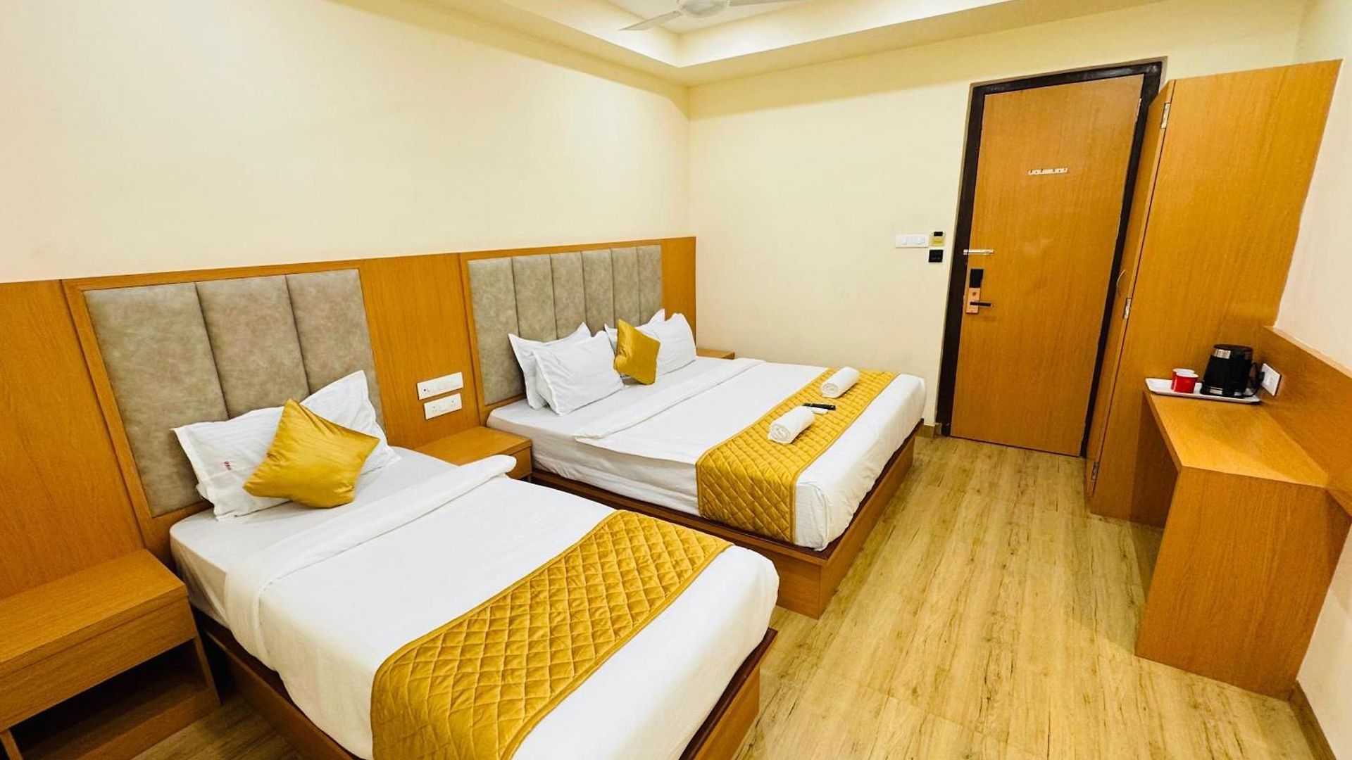 Hotel Breeze Bay Bkc - Near Us Embassy Mumbai