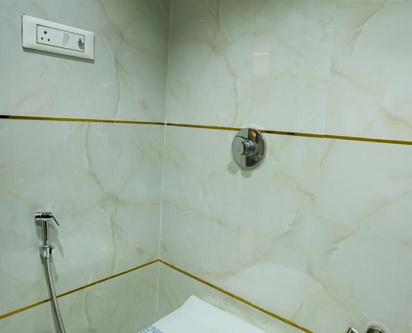 Hotel Brown Luxury Near Us Consulate Bkc