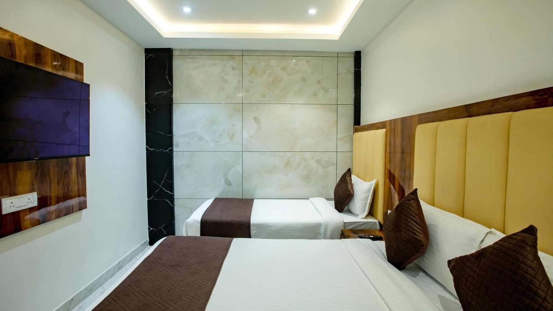 Hotel Brown Luxury Near Us Consulate Bkc Mumbai