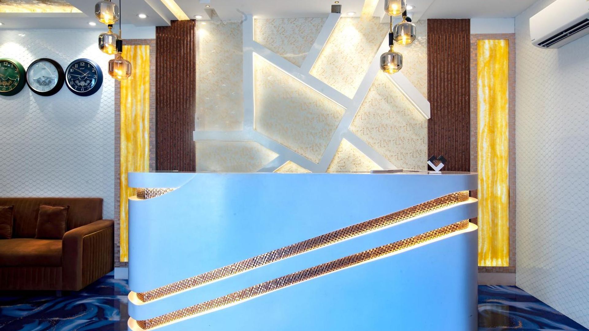 Brown Luxury Near Us Consulate Bkc Hotel 3*