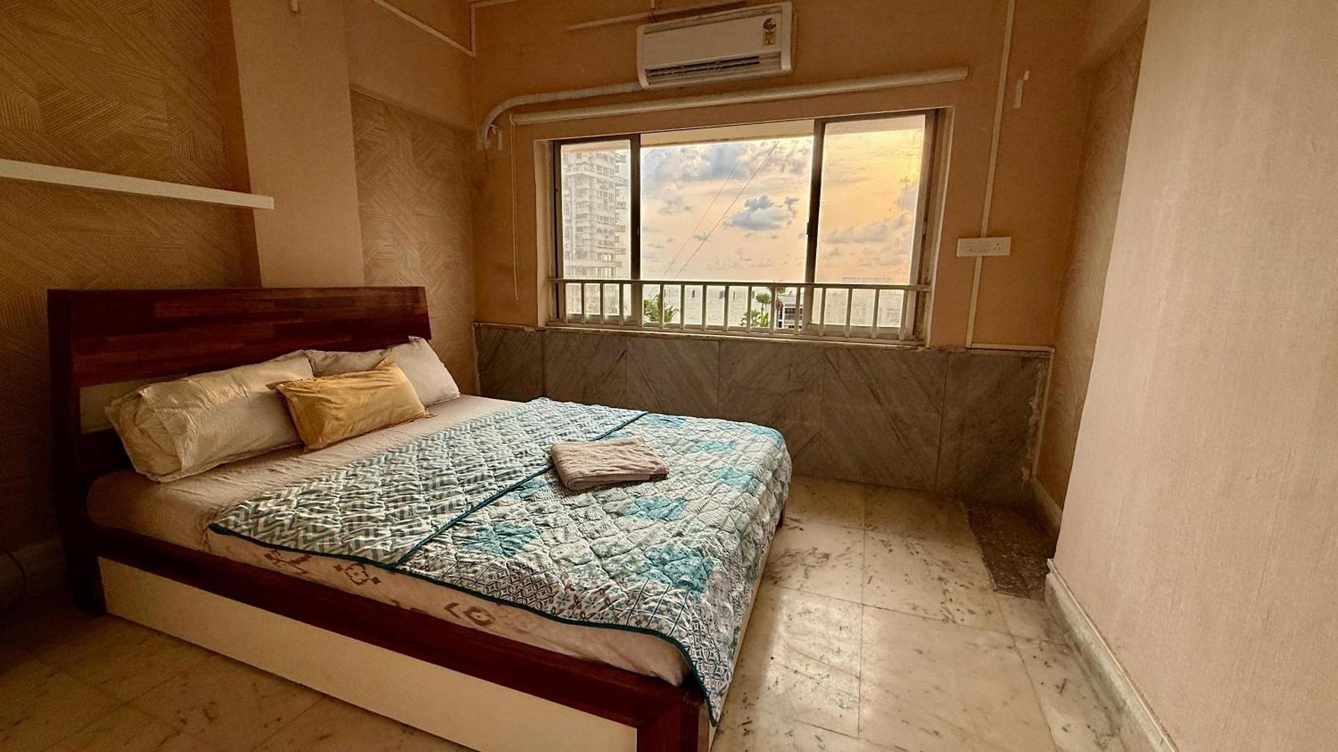 Ocean View Near Mannat & Bandstand Hotel