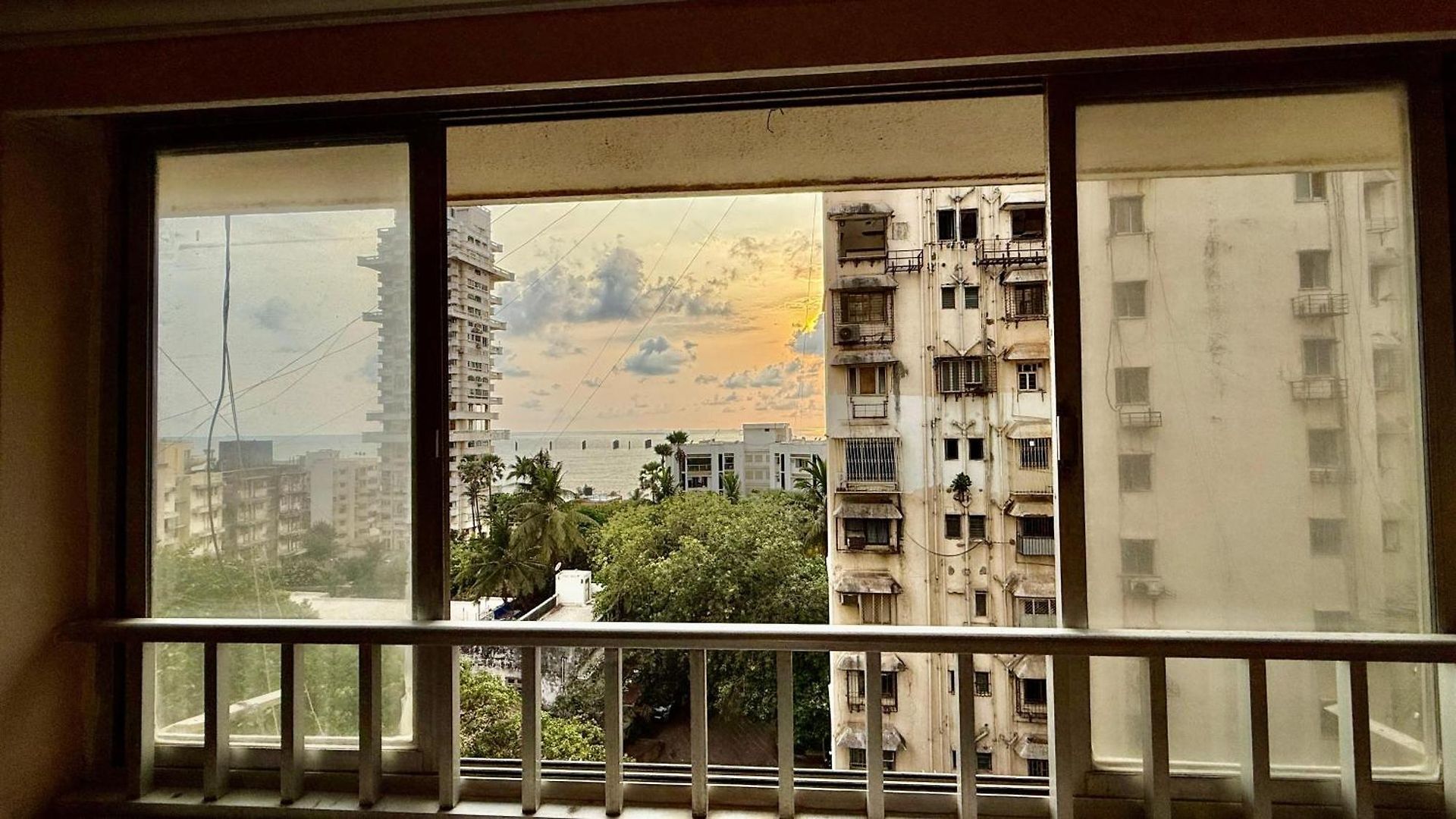 Ocean View Near Mannat & Bandstand Hotel Mumbai