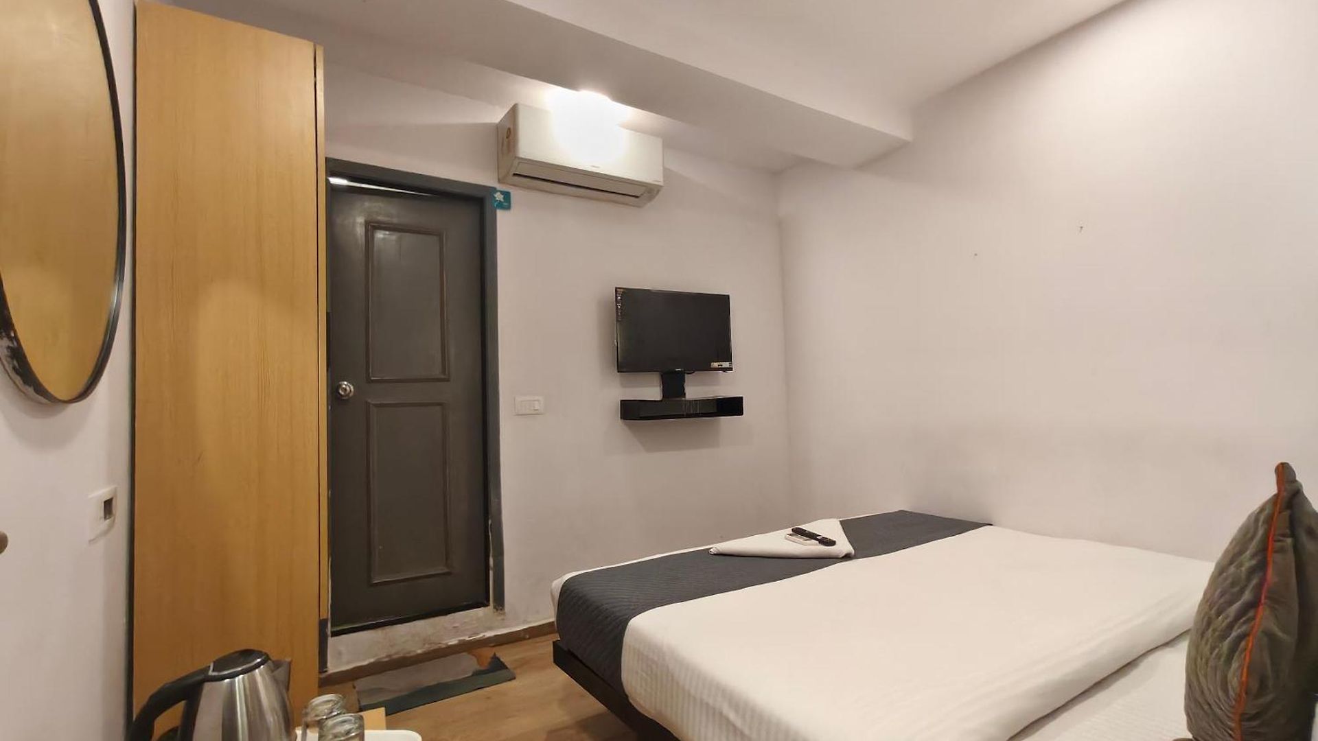 Hotel Sch By Plaza Mumbai