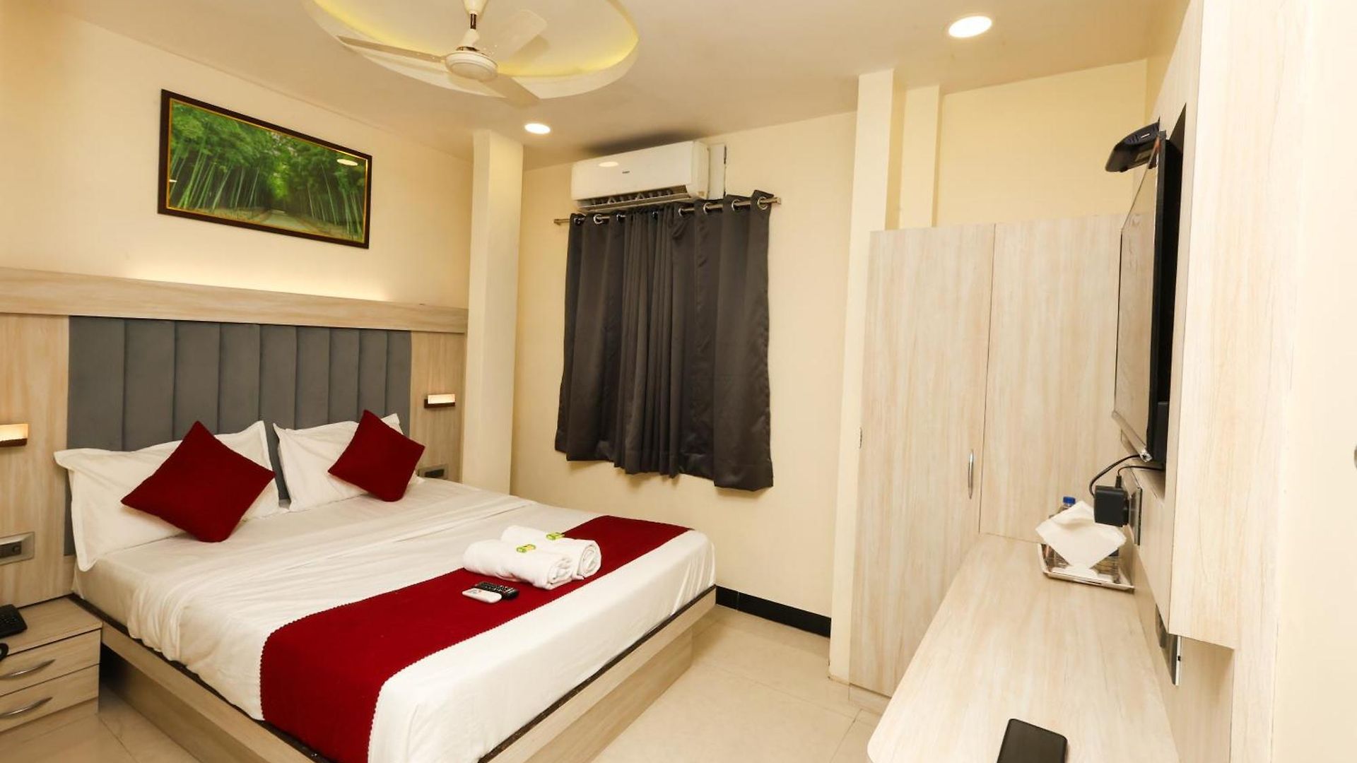 Hotel Taj Palace - Near Airport Mumbai