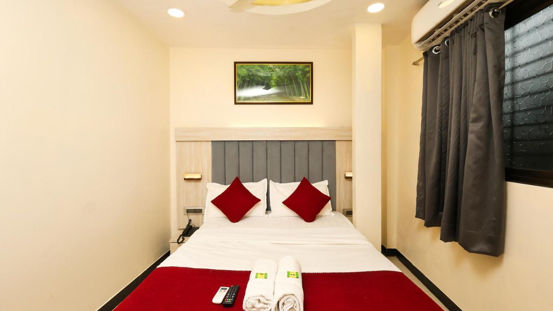 Hotel Taj Palace - Near Airport Mumbai