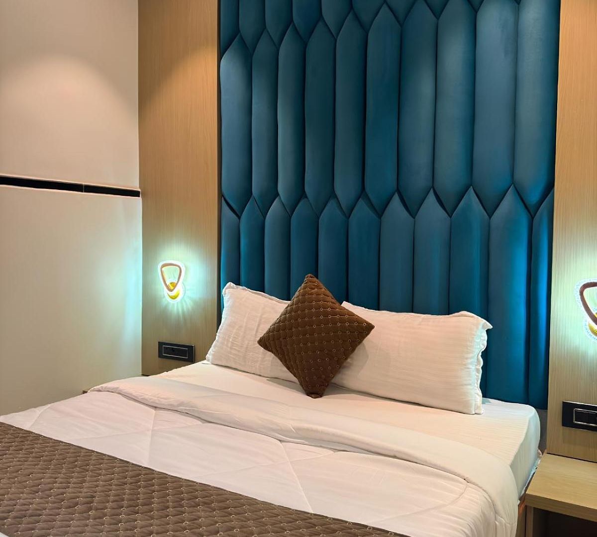 Hotel Travellers Near Mumbai
