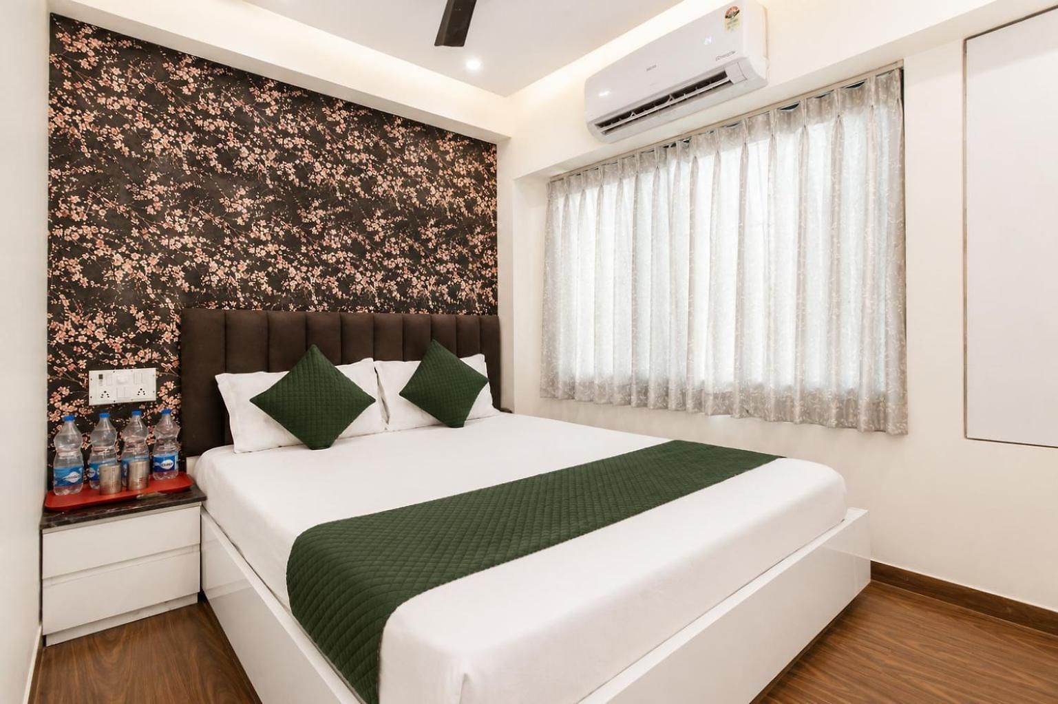 Platinum Hotel *