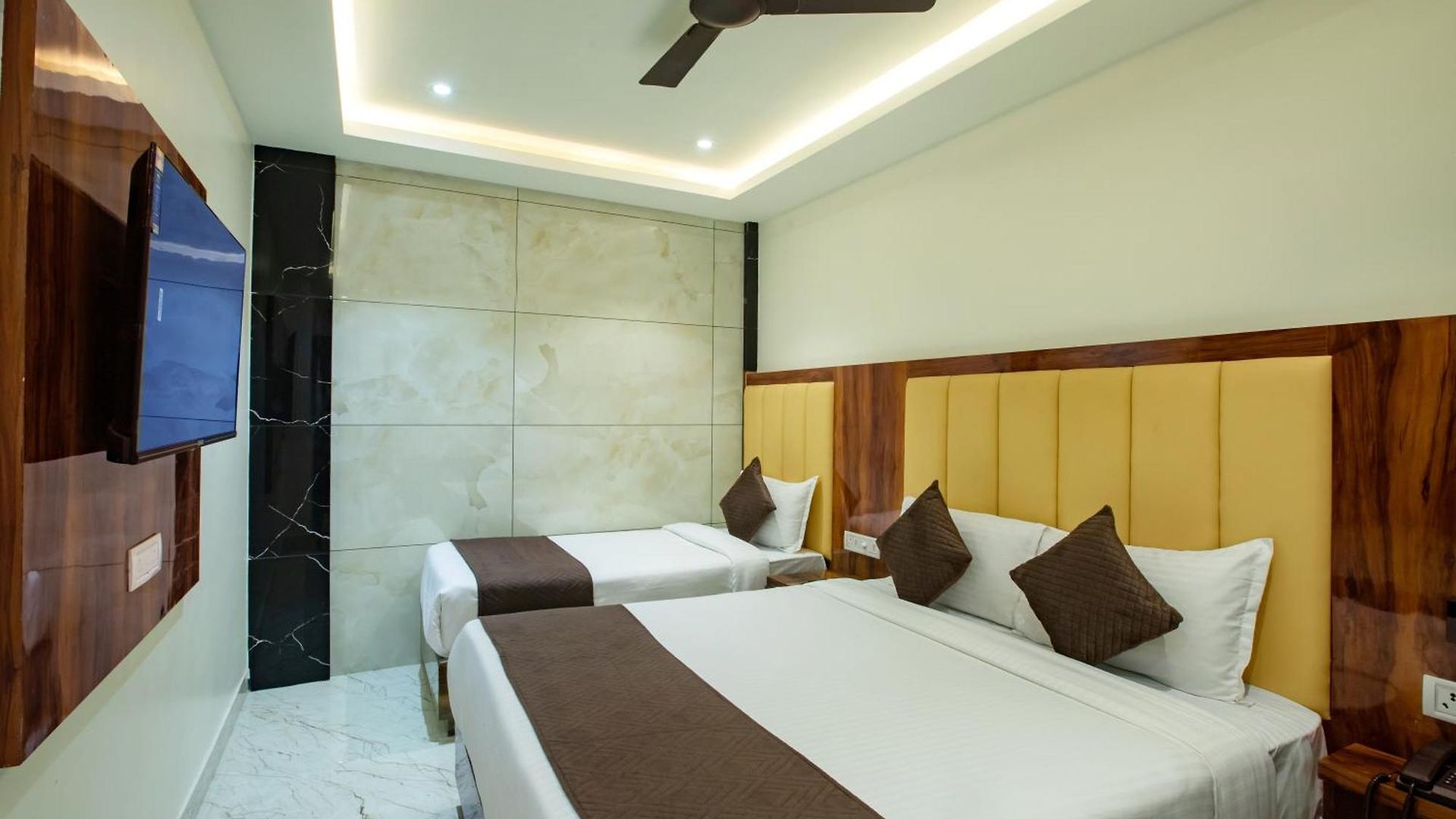 Hotel Brown Luxury Near Us Consulate Bkc