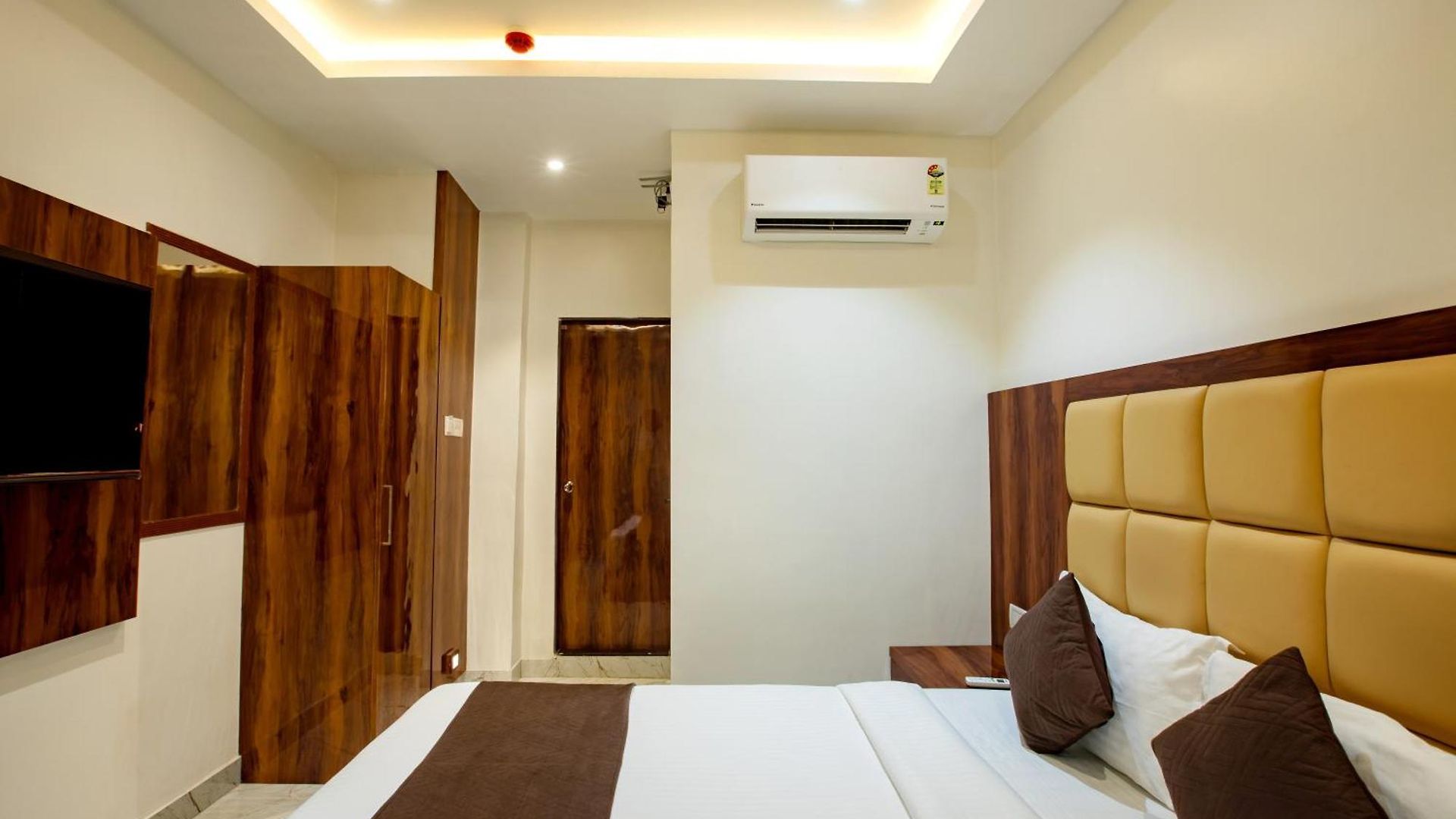 Brown Luxury Near Us Consulate Bkc 3*