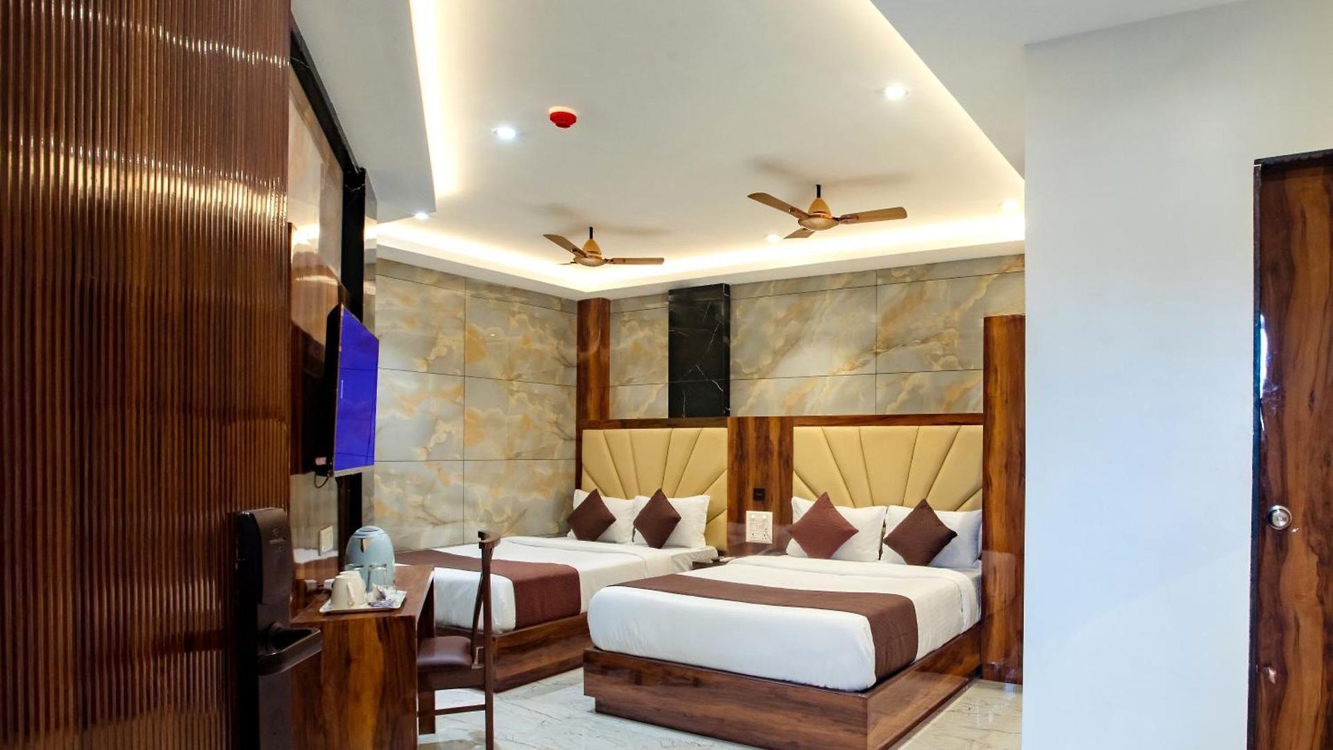 Brown Luxury Near Us Consulate Bkc 3*