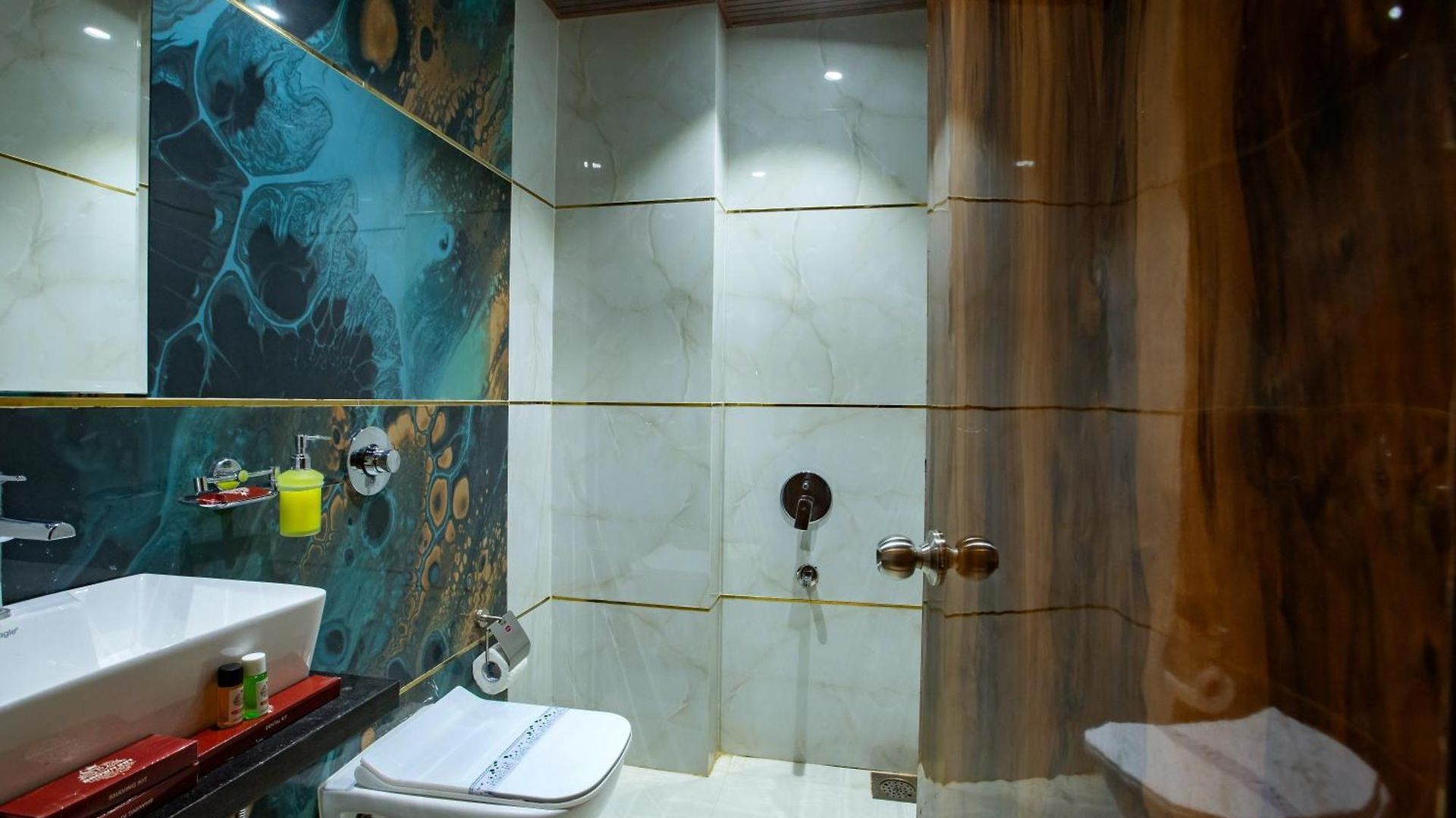 Hotel Brown Luxury Near Us Consulate Bkc Mumbai