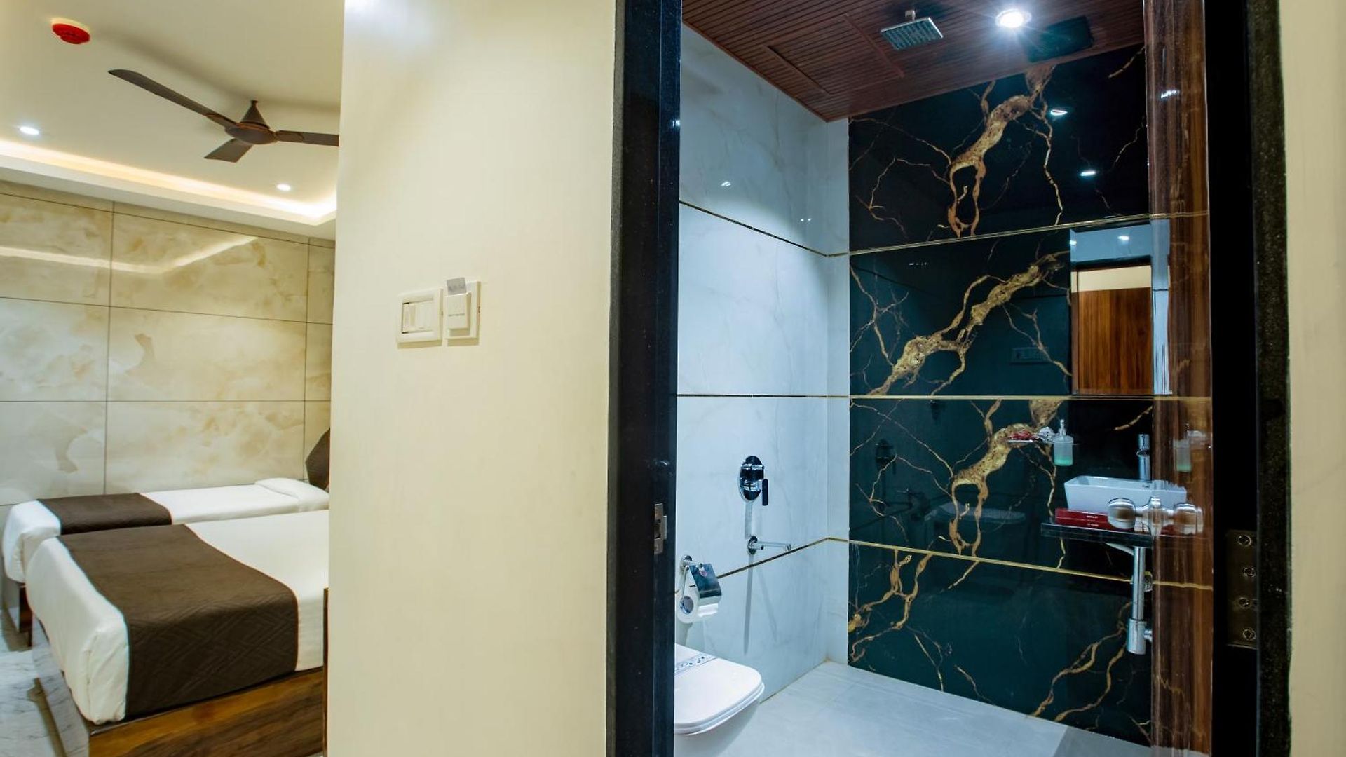 Hotel Brown Luxury Near Us Consulate Bkc Mumbai