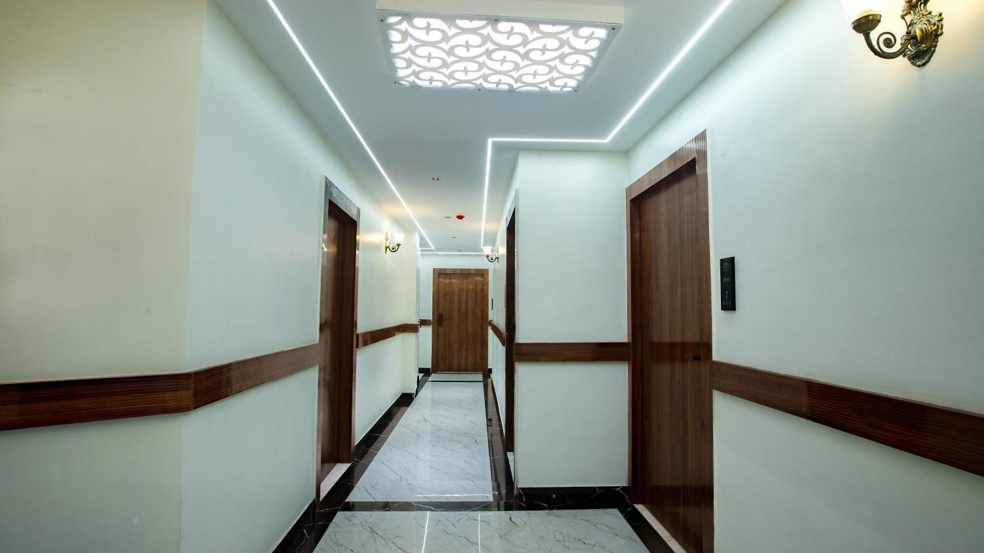 Brown Luxury Near Us Consulate Bkc Hotel
