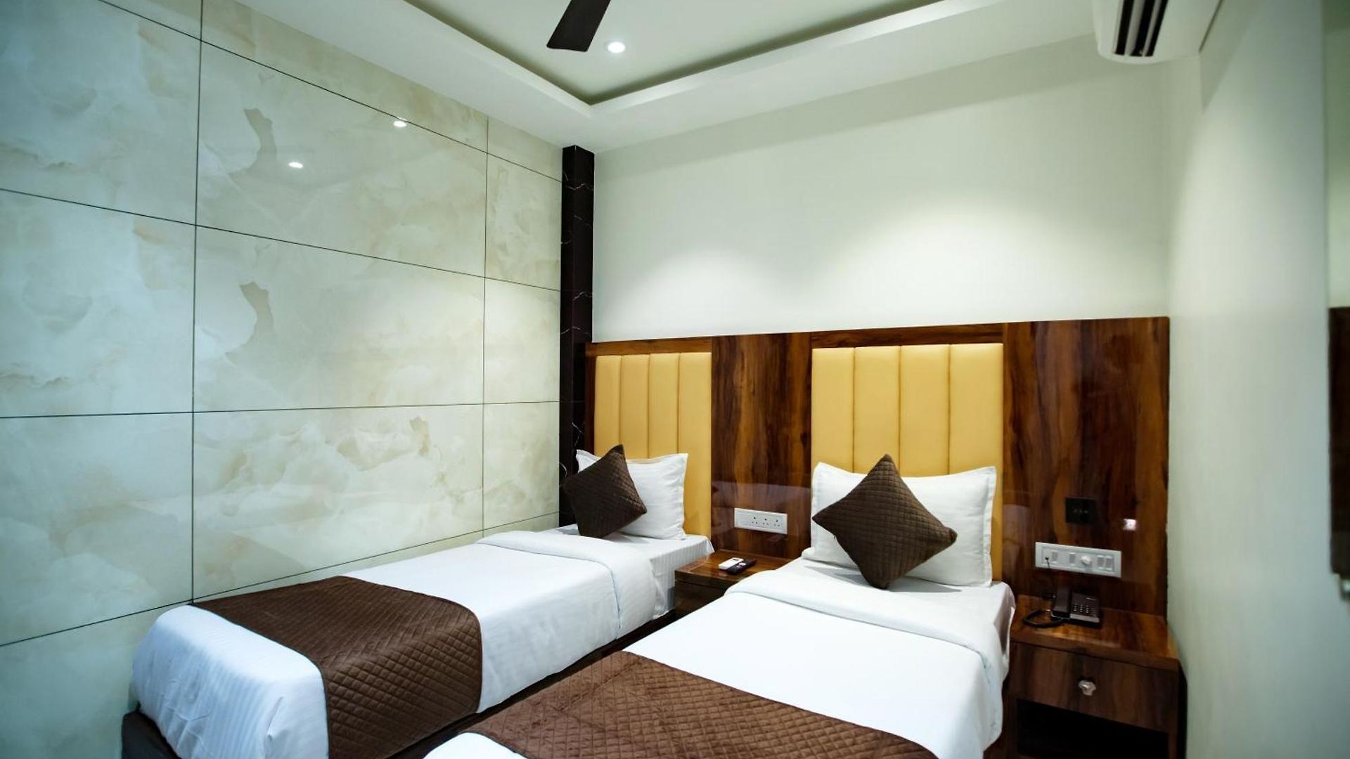 Brown Luxury Near Us Consulate Bkc 3*
