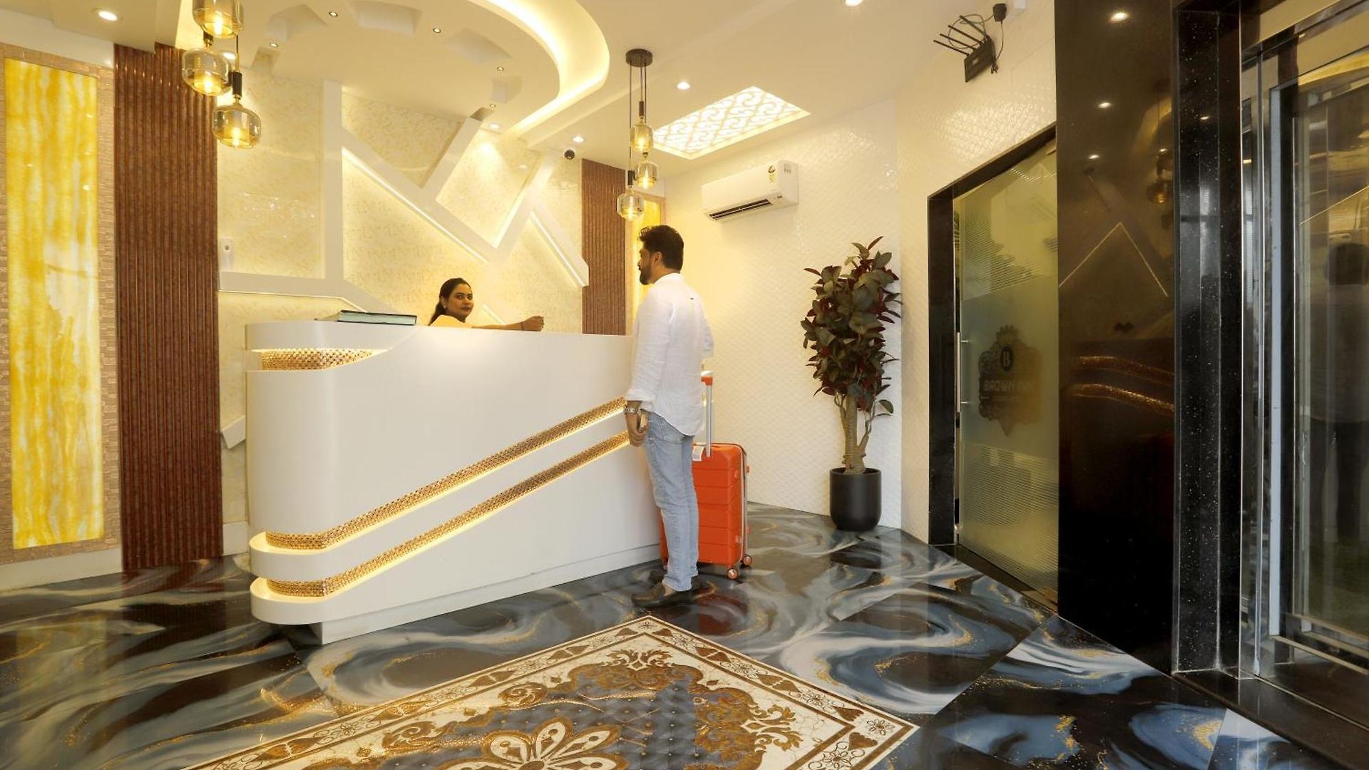 Hotel Brown Luxury Near Us Consulate Bkc 3*