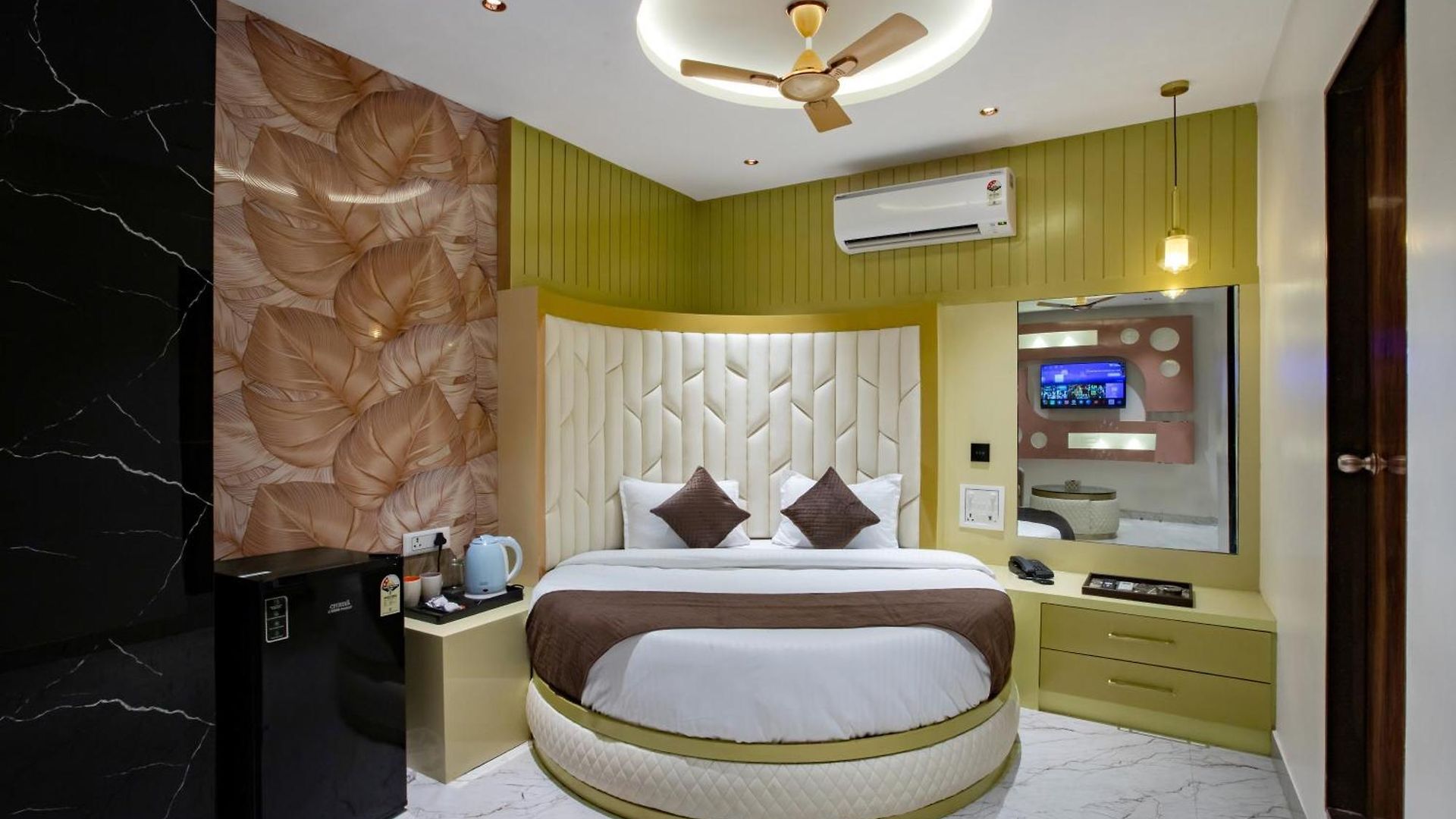Brown Luxury Near Us Consulate Bkc 3*