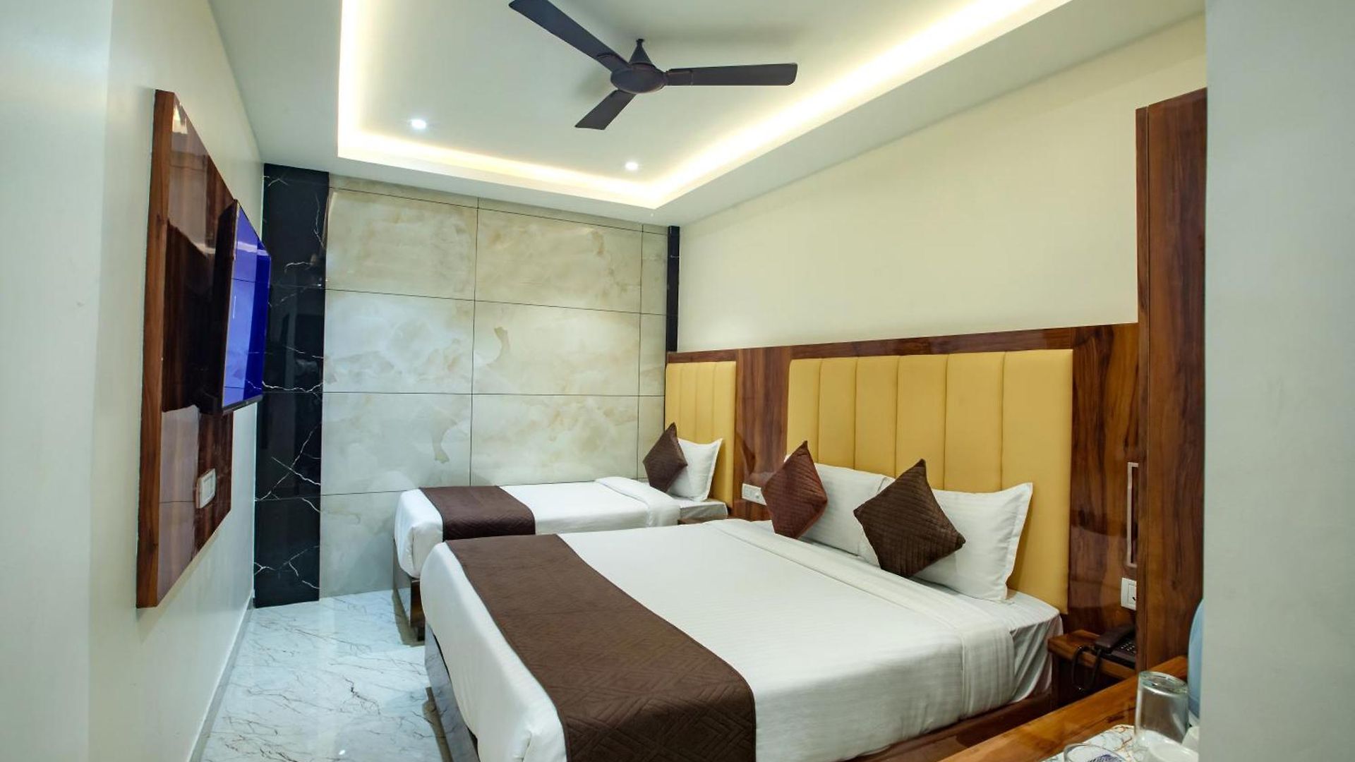 Hotel Brown Luxury Near Us Consulate Bkc