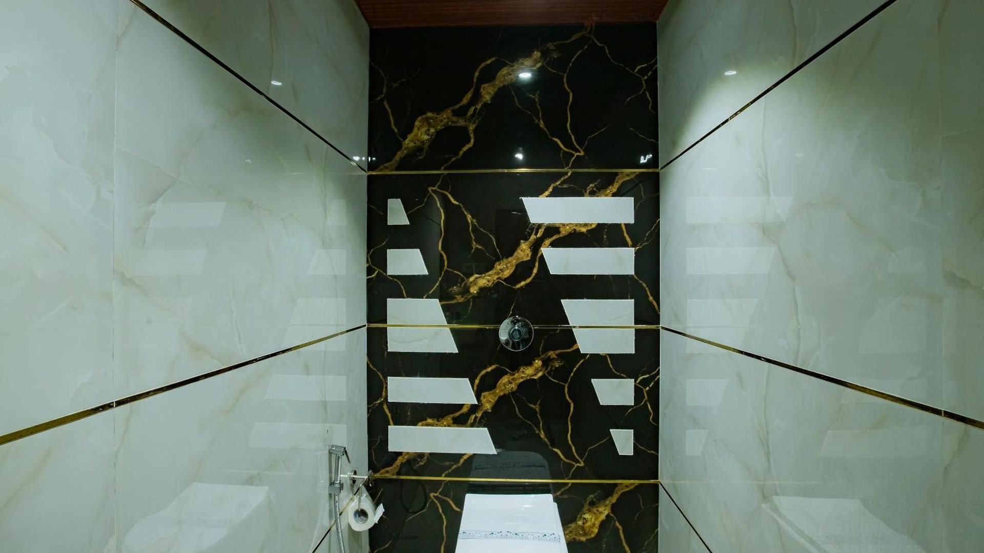 Hotel Brown Luxury Near Us Consulate Bkc 3*